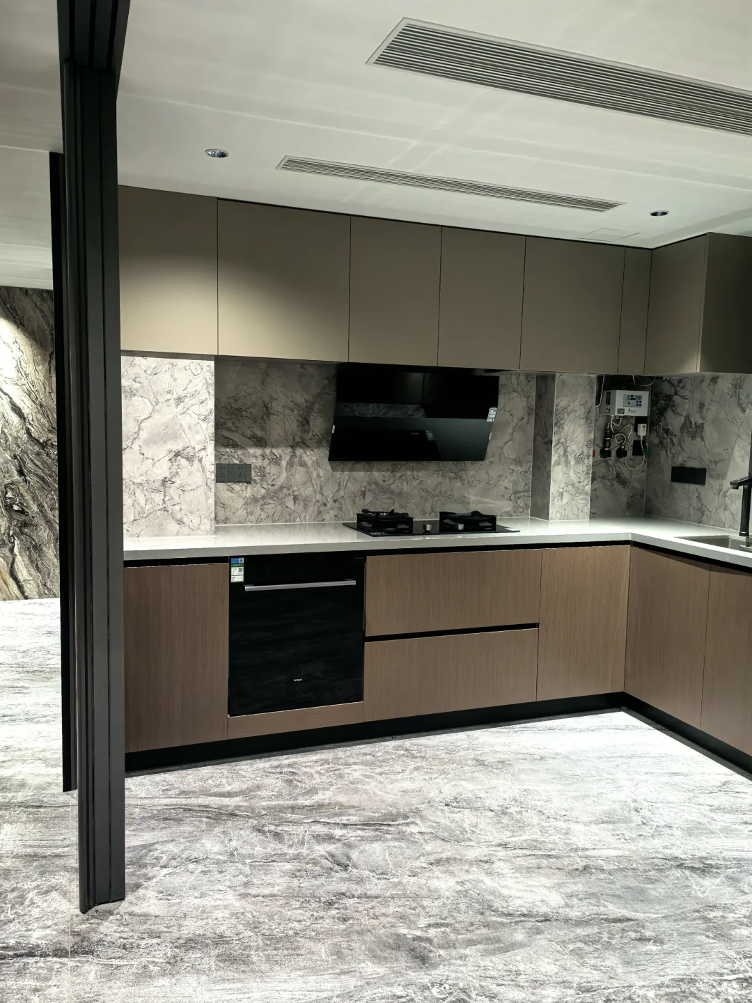 我真的厨房！我的护墙板！