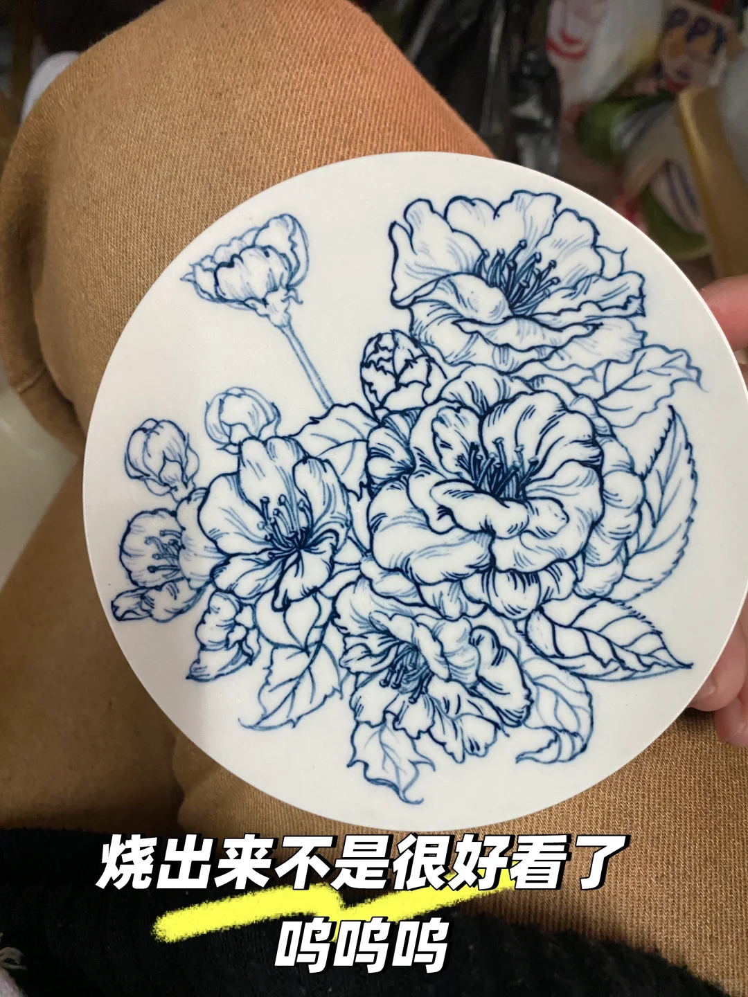 第一副青花盘子，风格是线类花卉