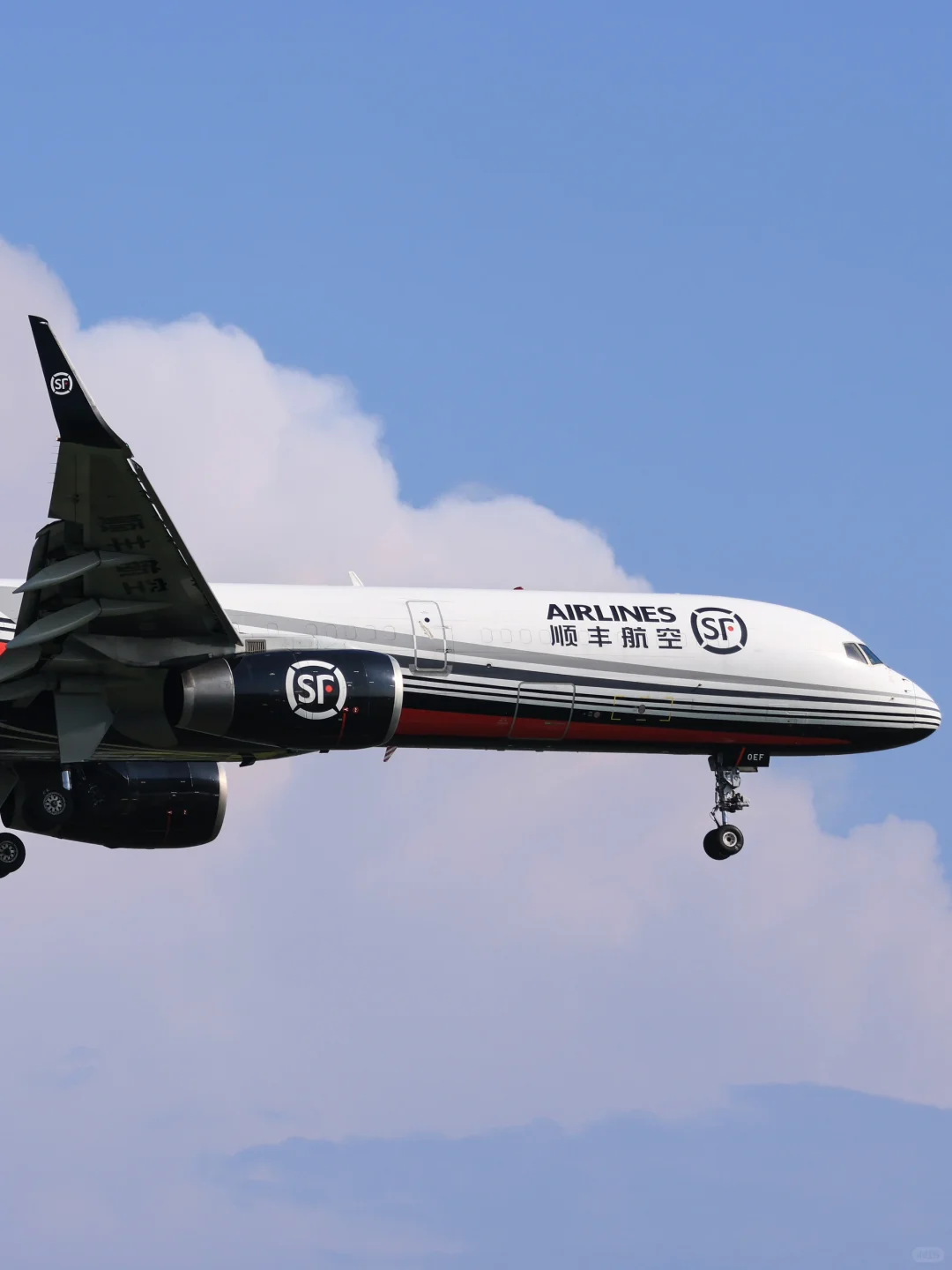 同一天的顺丰航空747和757，暴雨前后