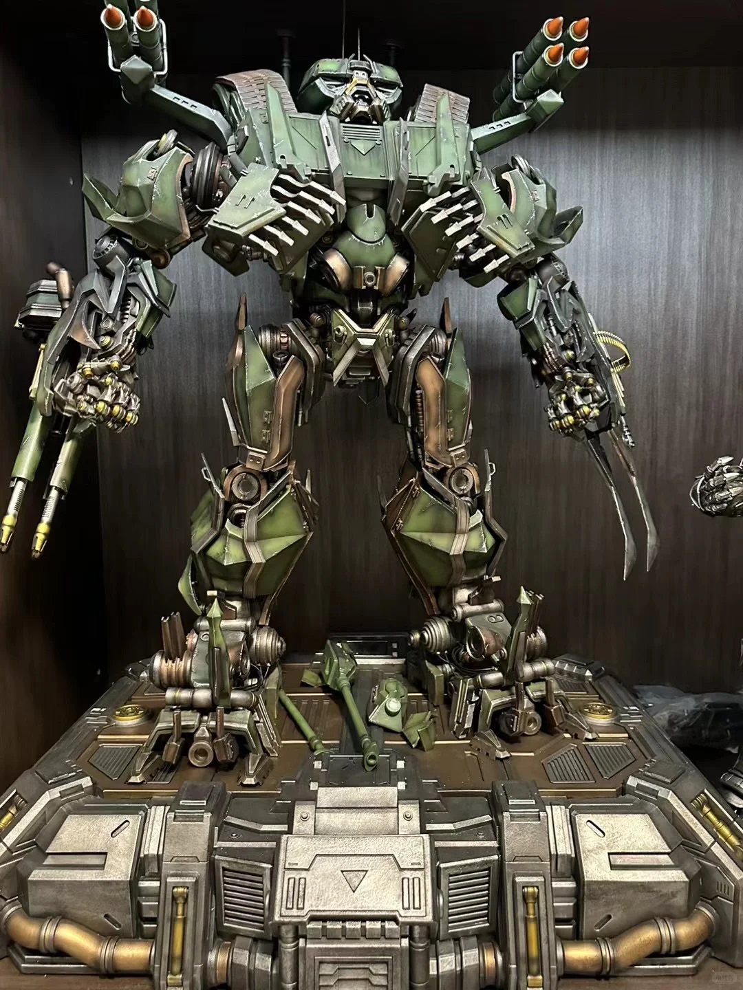 惊呆我了，朋友家地下室还藏着一套“房”