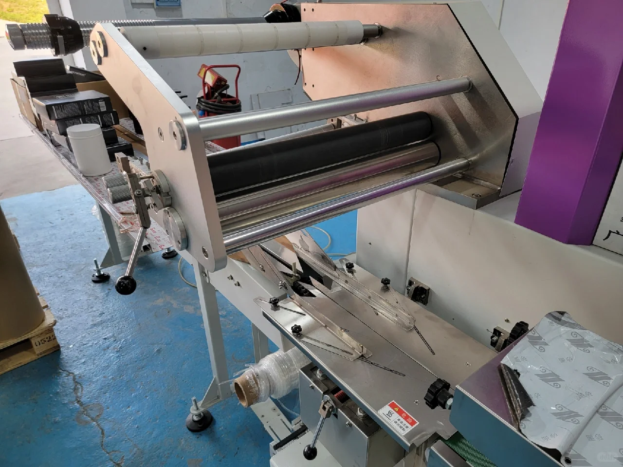 全自动高速枕式热收缩膜包装机