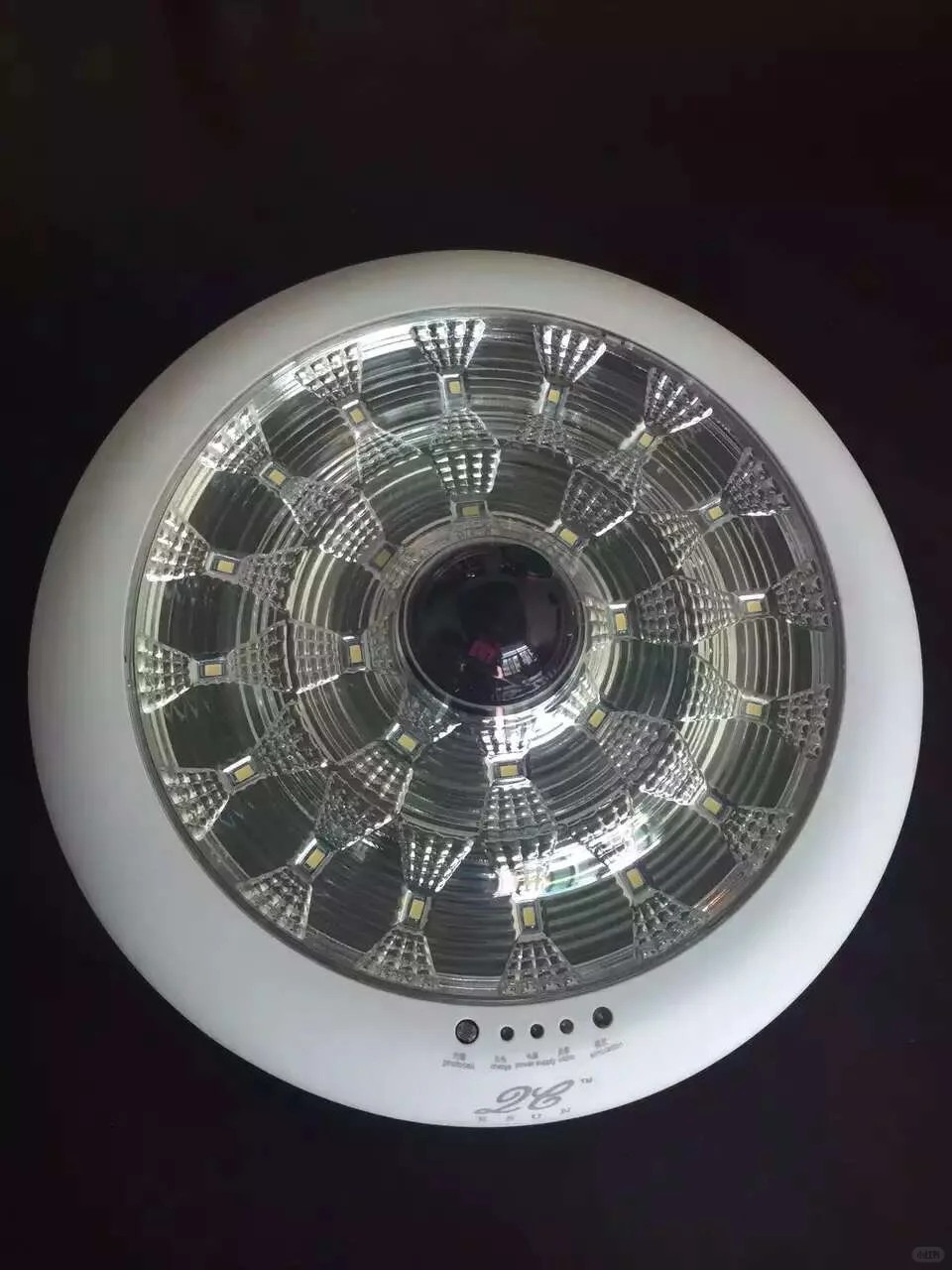 刷到女生发现家中灯含监控的视频,想起我家