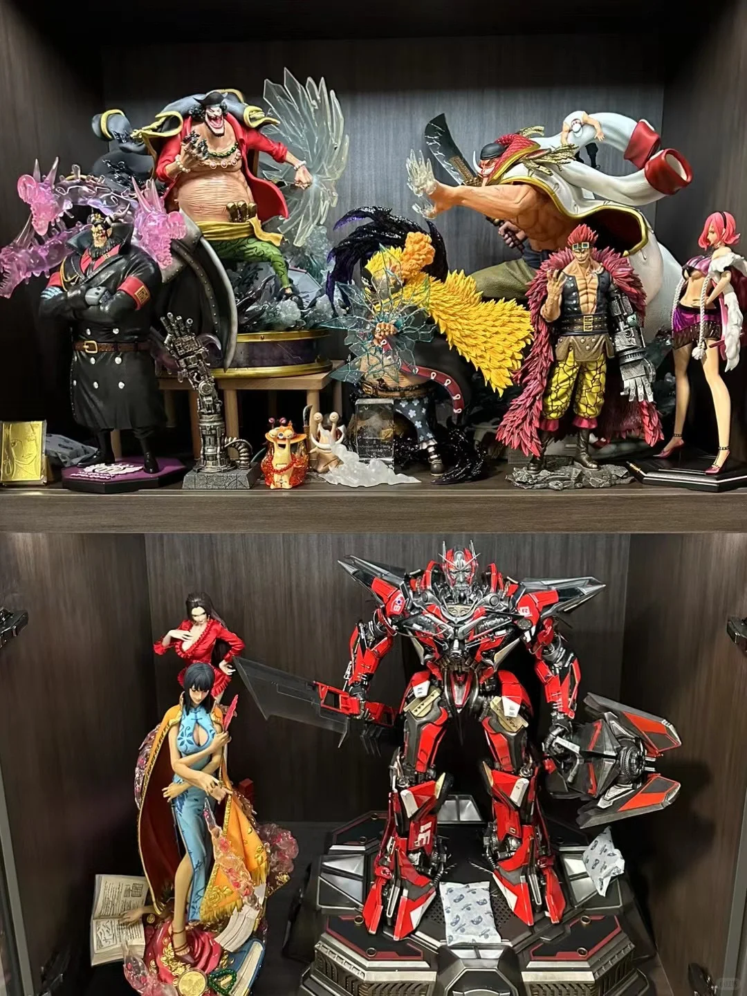 惊呆我了，朋友家地下室还藏着一套“房”