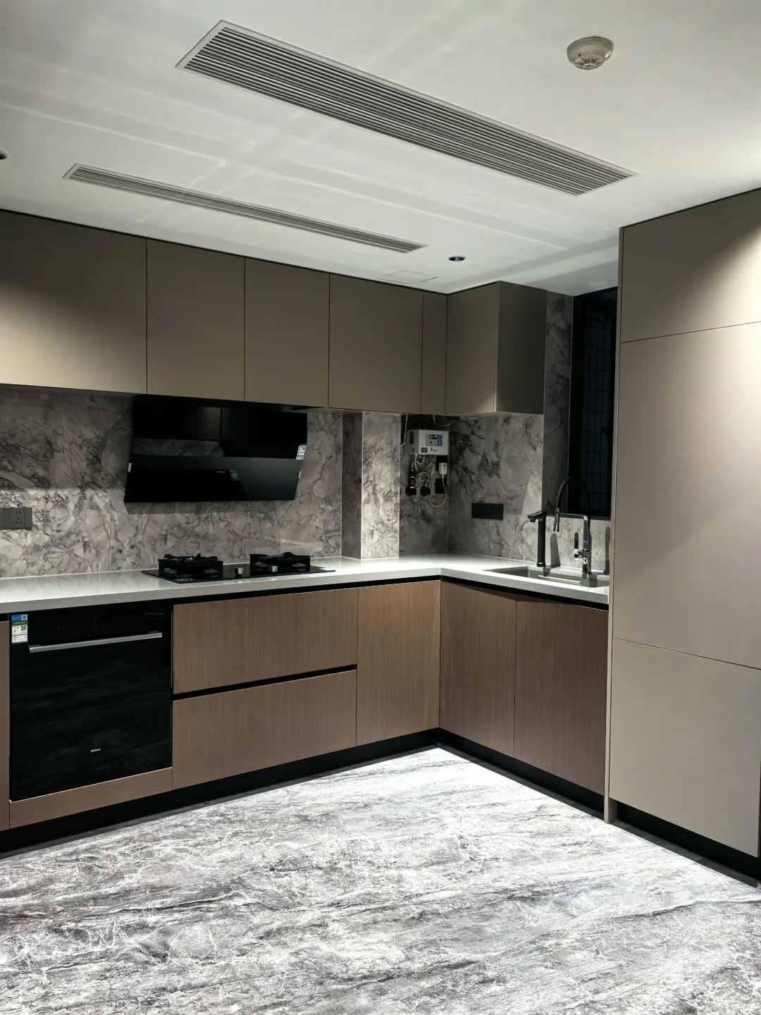 我真的厨房！我的护墙板！