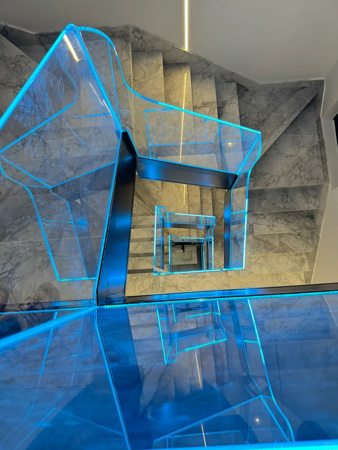 爸妈装的玻璃走廊