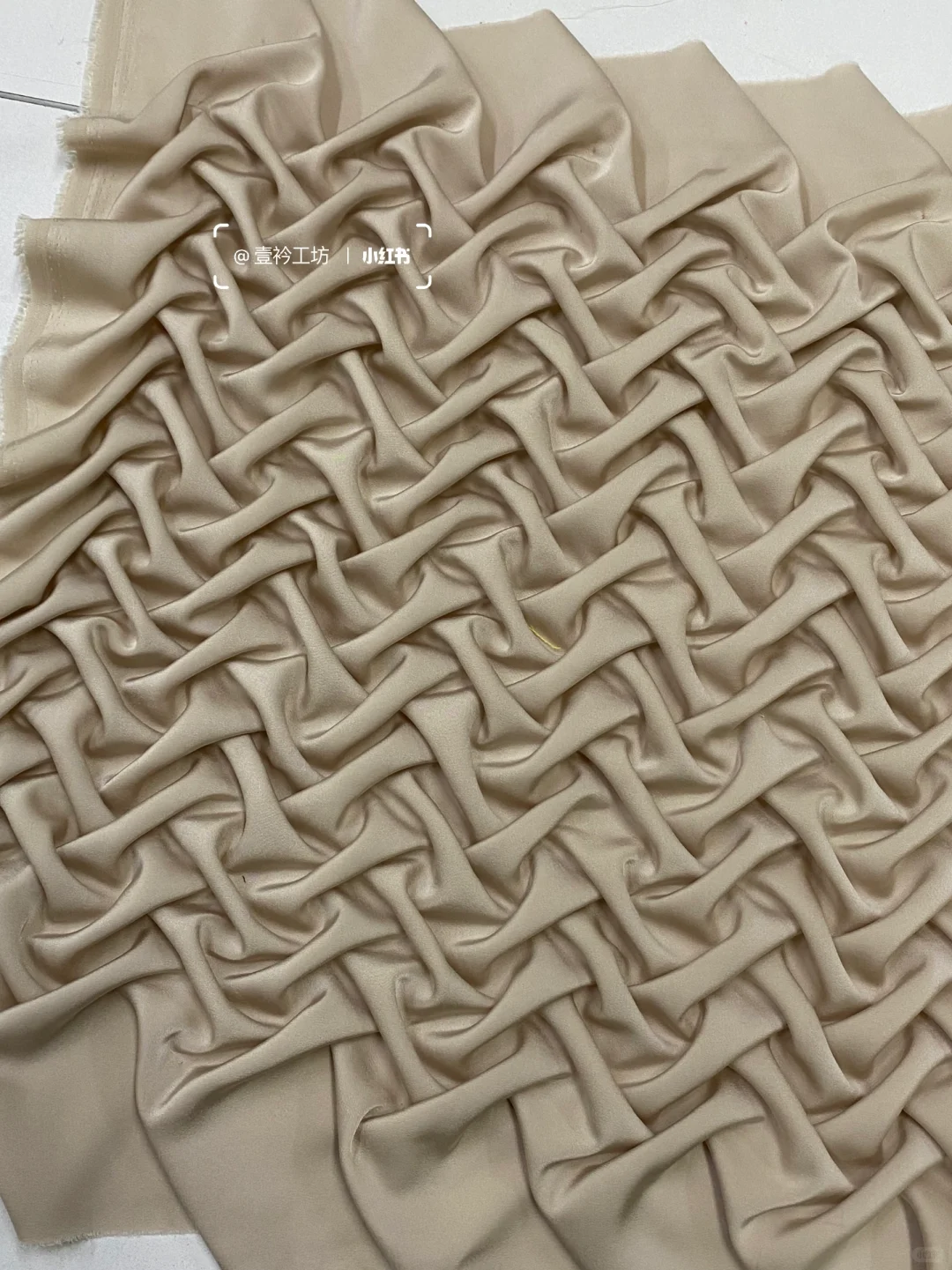 面料改造｜缩褶绣全家福?