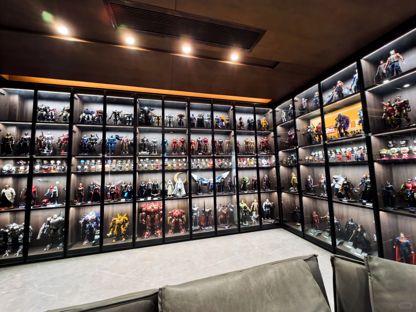 我家的手办柜“超英小宇宙”