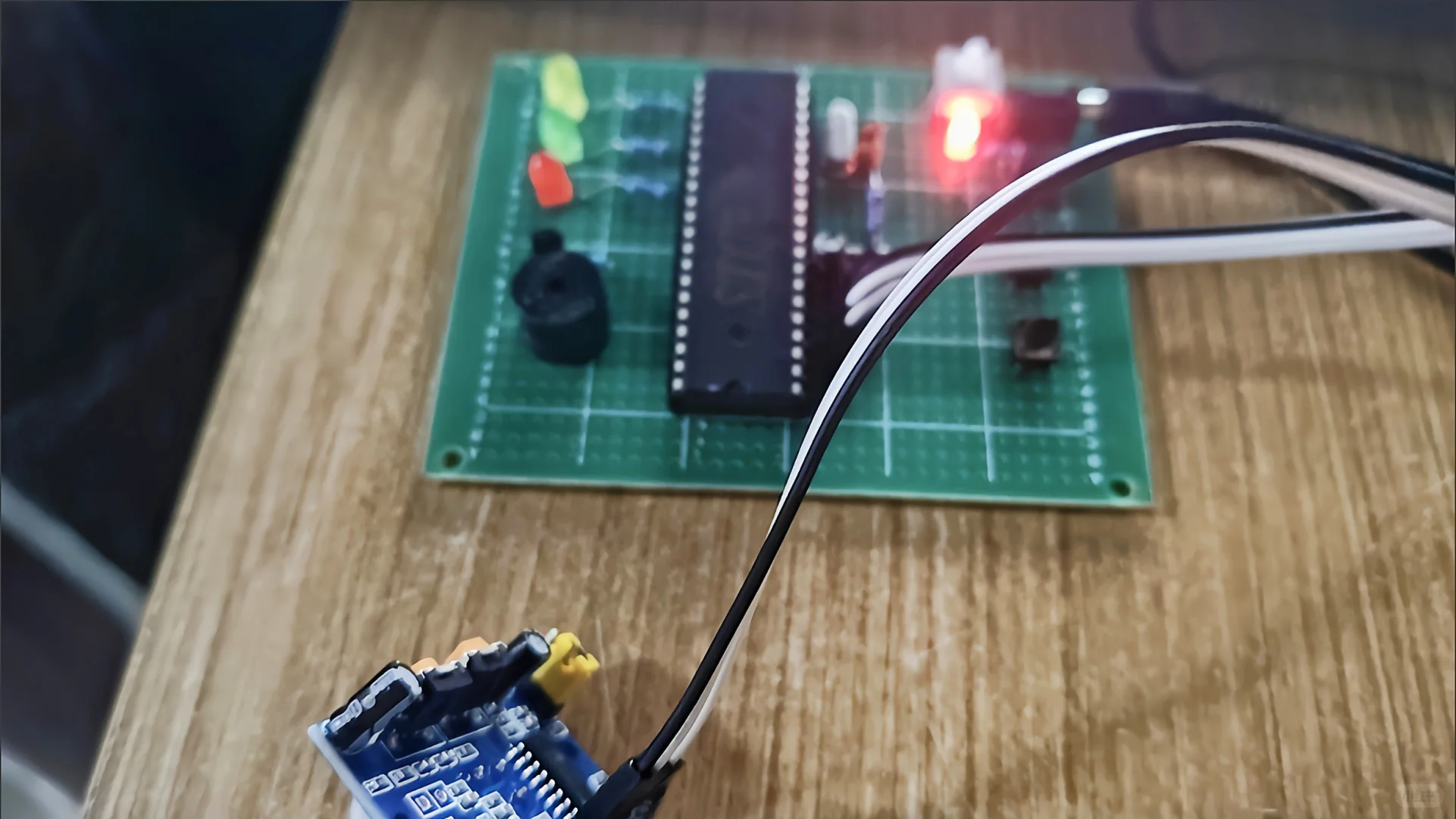 基于51单片机的防盗报警器设计