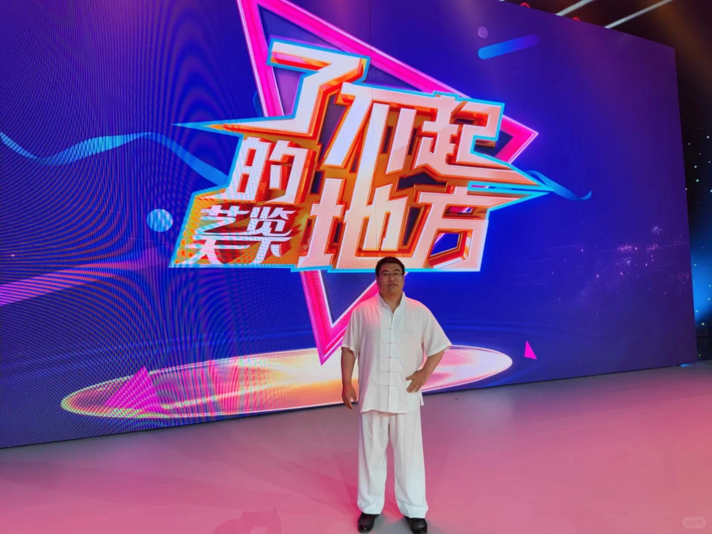 两个糖天鹅哪个好看？我想知道喜欢哪个的多