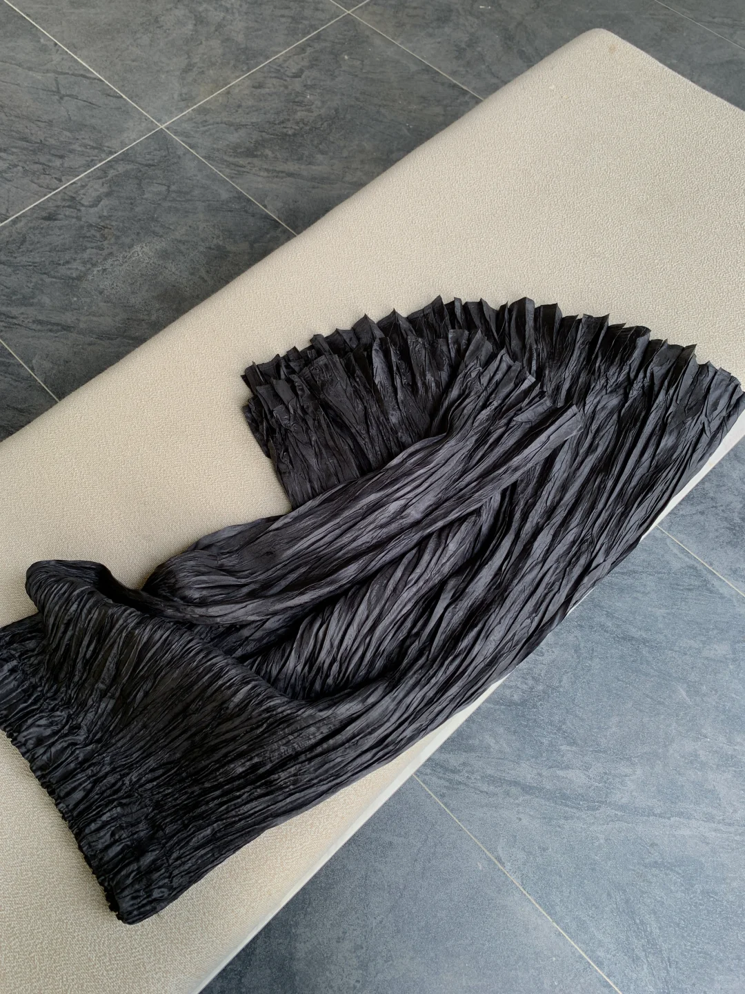 想要氛围感的 这条褶皱半裙可以尝试一下！！