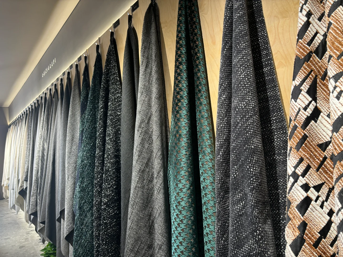 布艺沙发面料大揭秘：哪种最适合你？