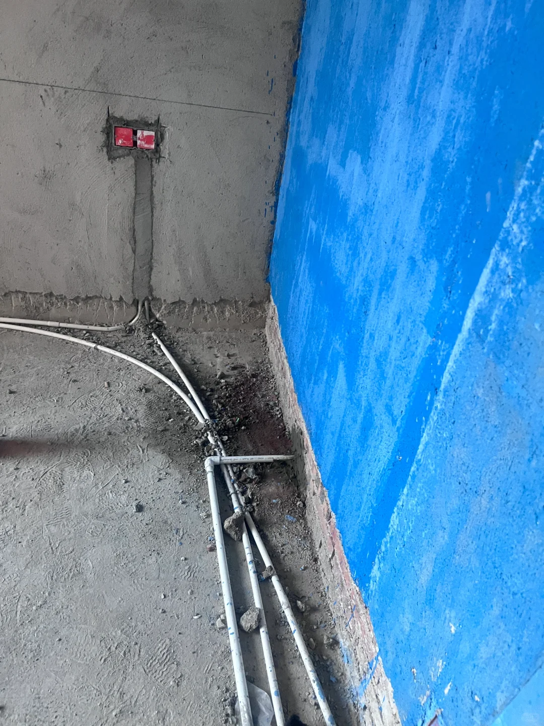 泥工做防水翻车