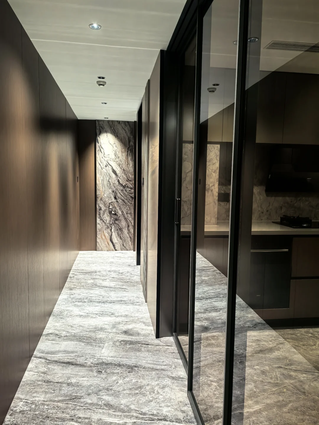 我真的厨房！我的护墙板！