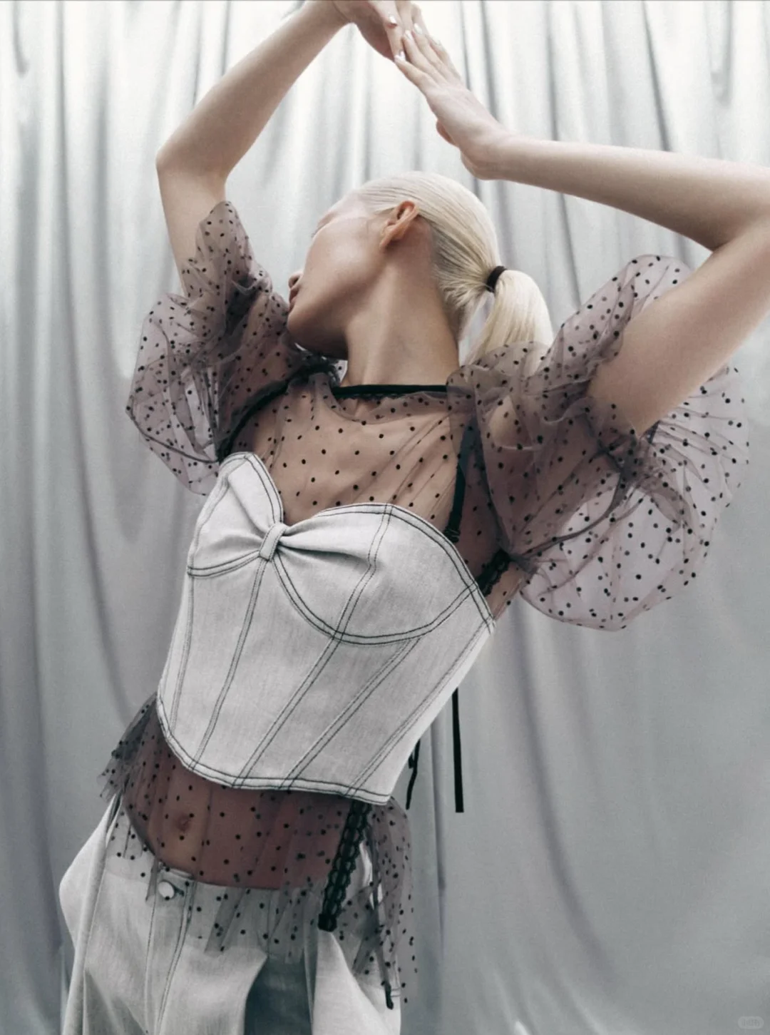 审美积累｜把「束缚与生长」拍进了时尚的骨血