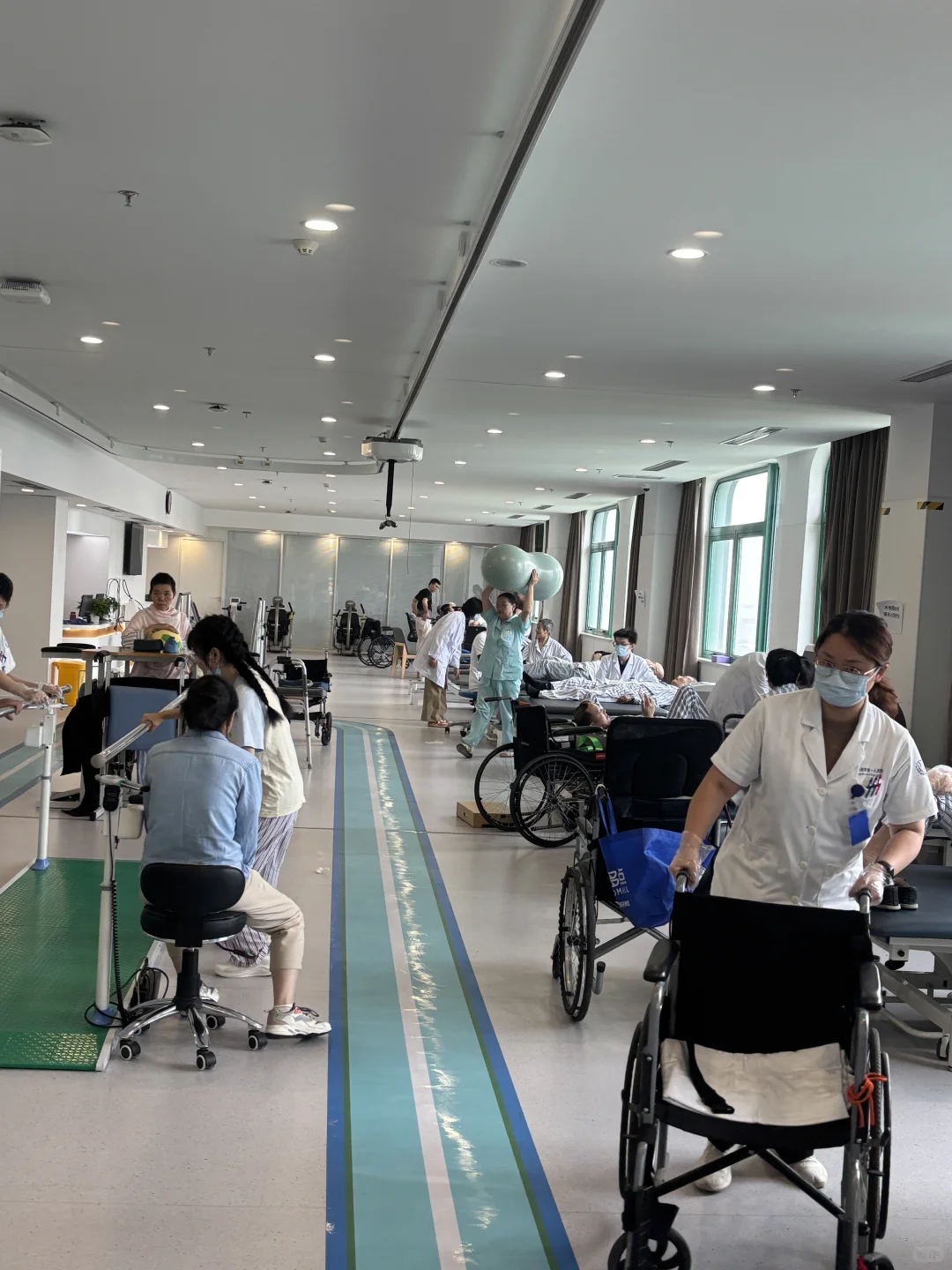 下肢康复治疗区的宝贝先亮相！
