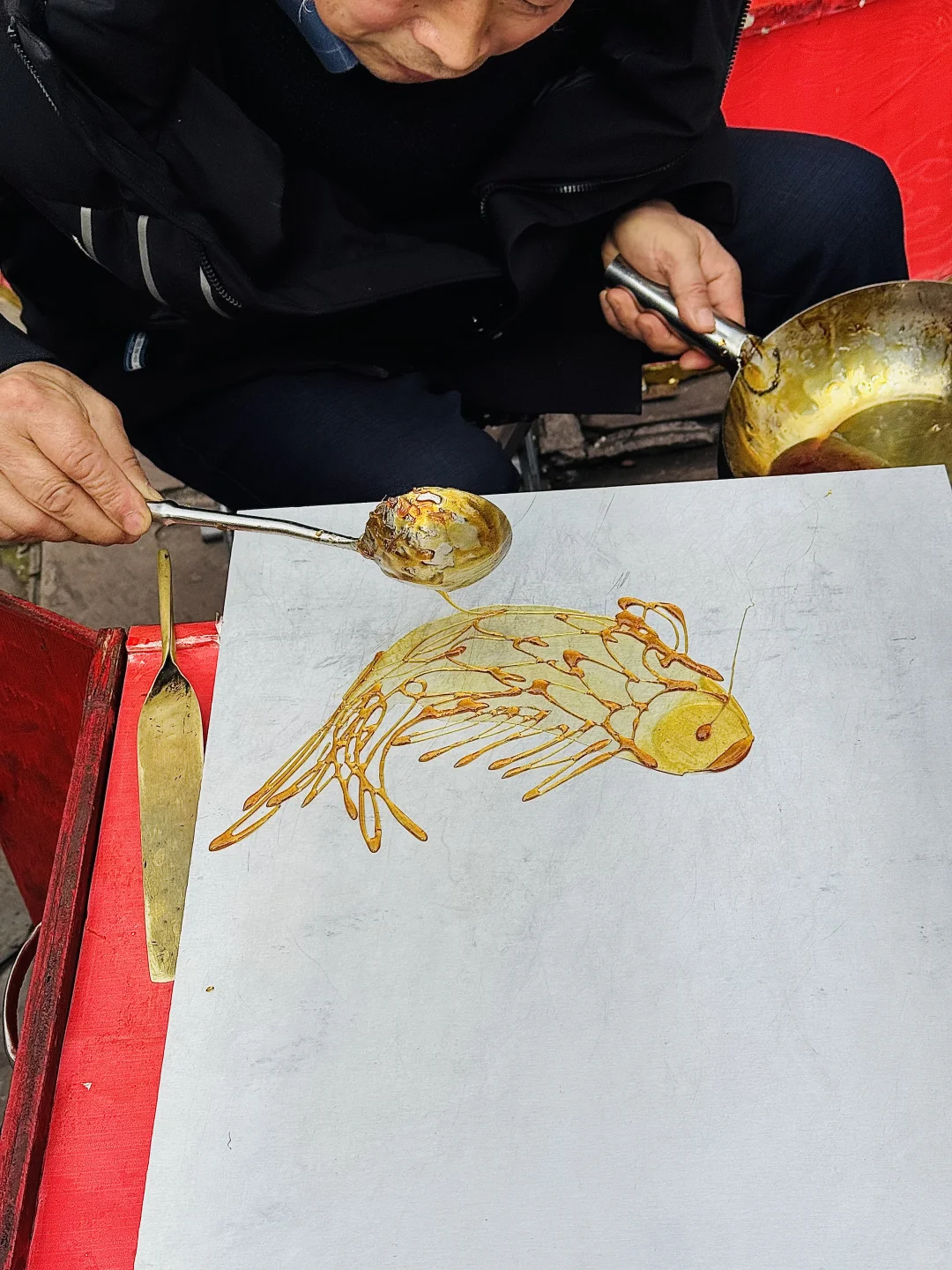 古镇奇遇！糖画摊转出童年惊喜?