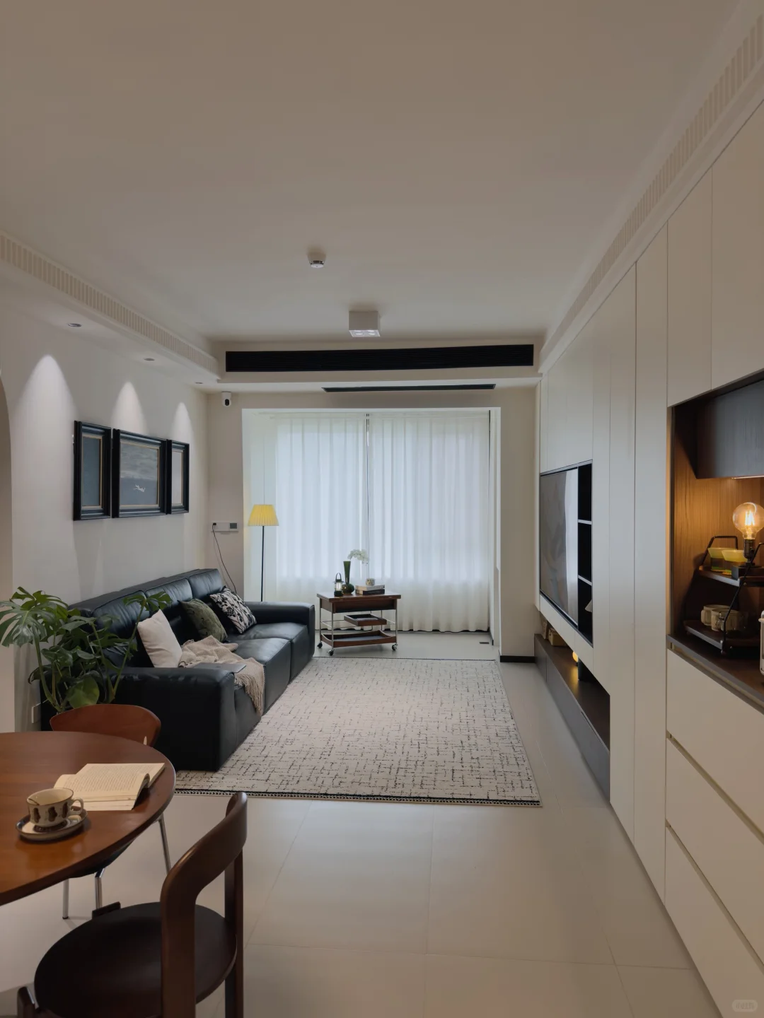 装修时被劝了八百遍别做满墙电视柜