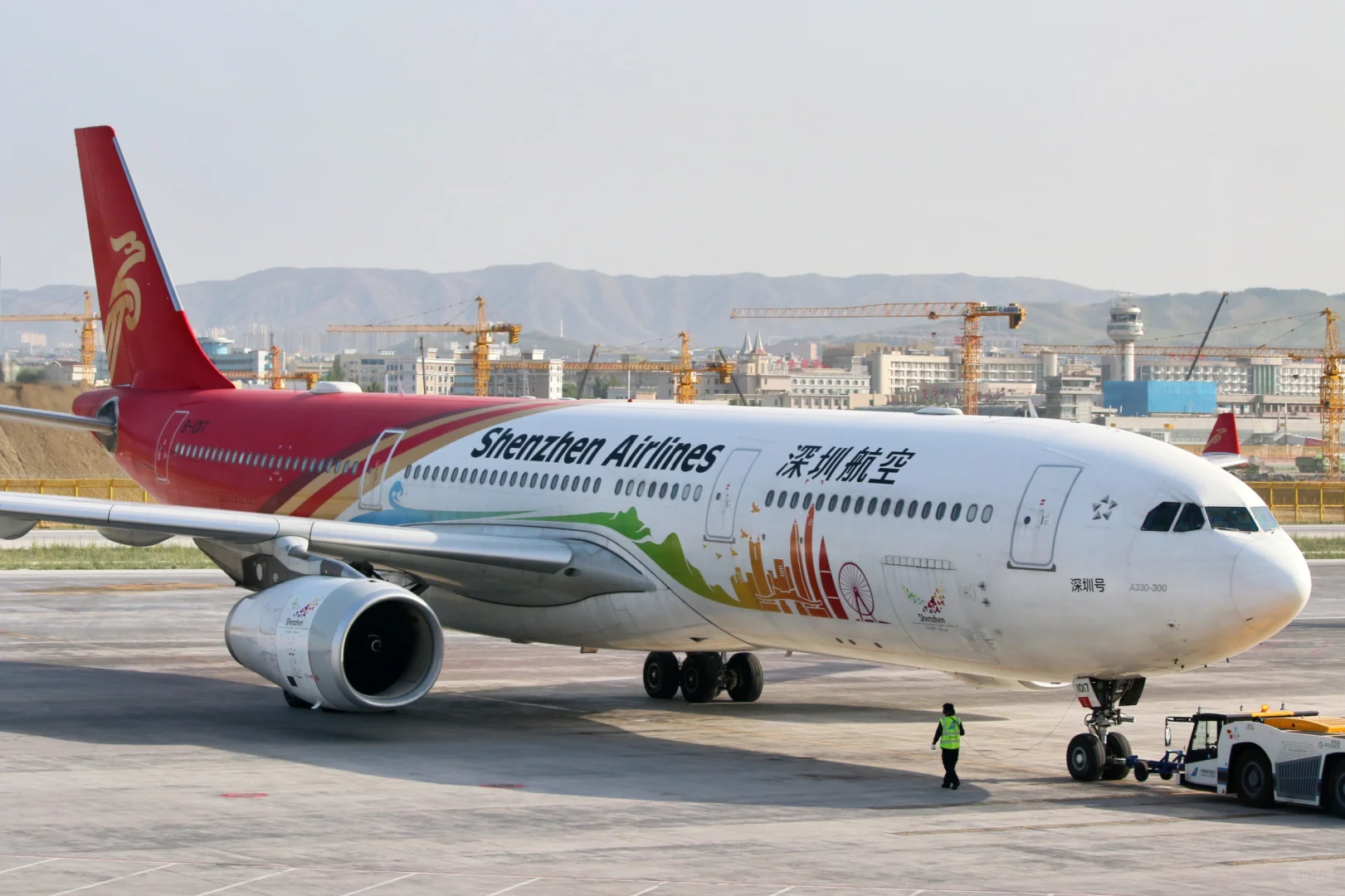 乌鲁木齐暑期宽体客机扎堆