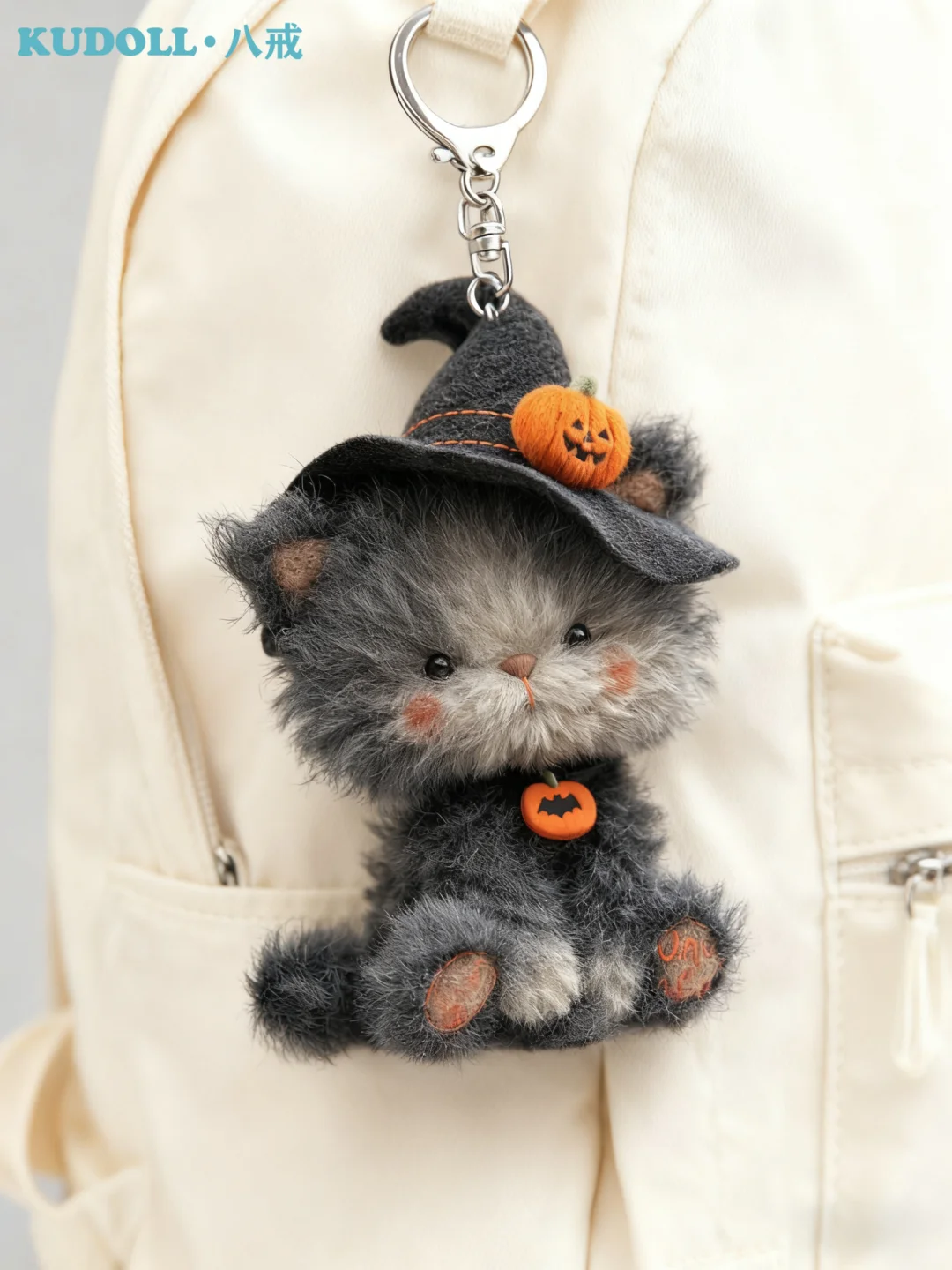 成年人的万圣节，不给糖，就给这只猫。