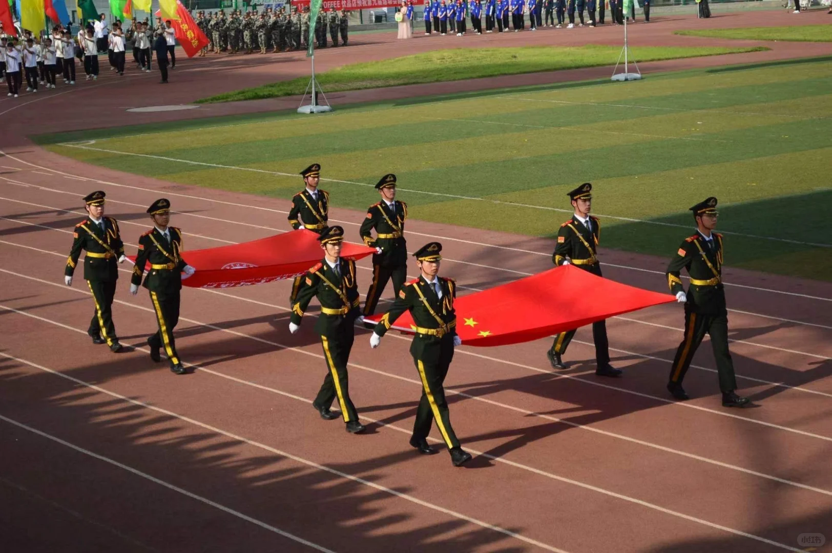 以青春之名 护国旗之威??