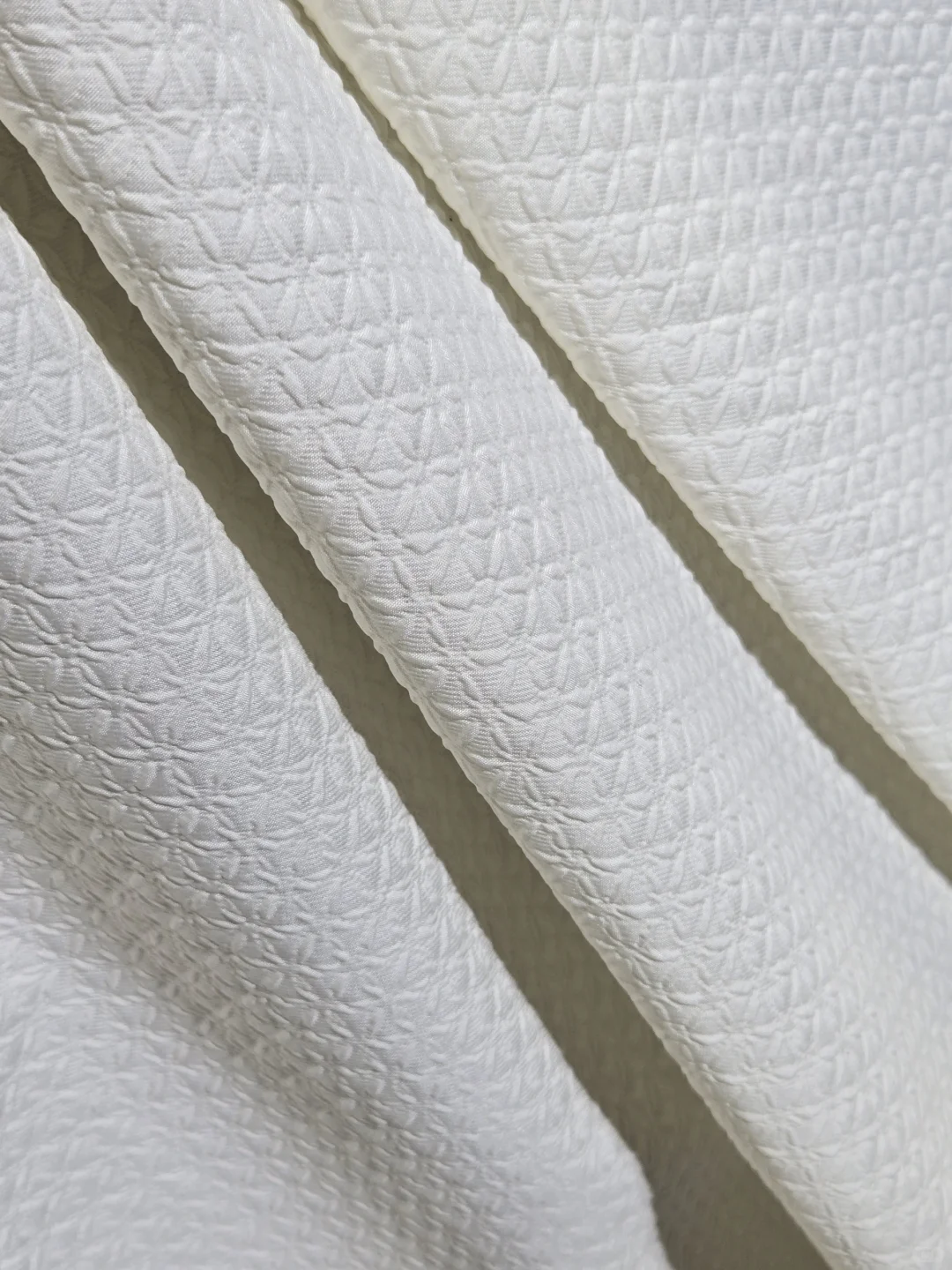 ?小众面料分享：褶皱浮雕提花