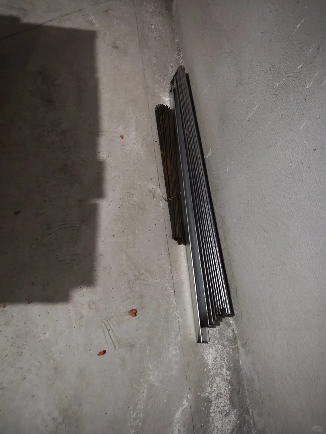 水泥、黄沙、砖进场