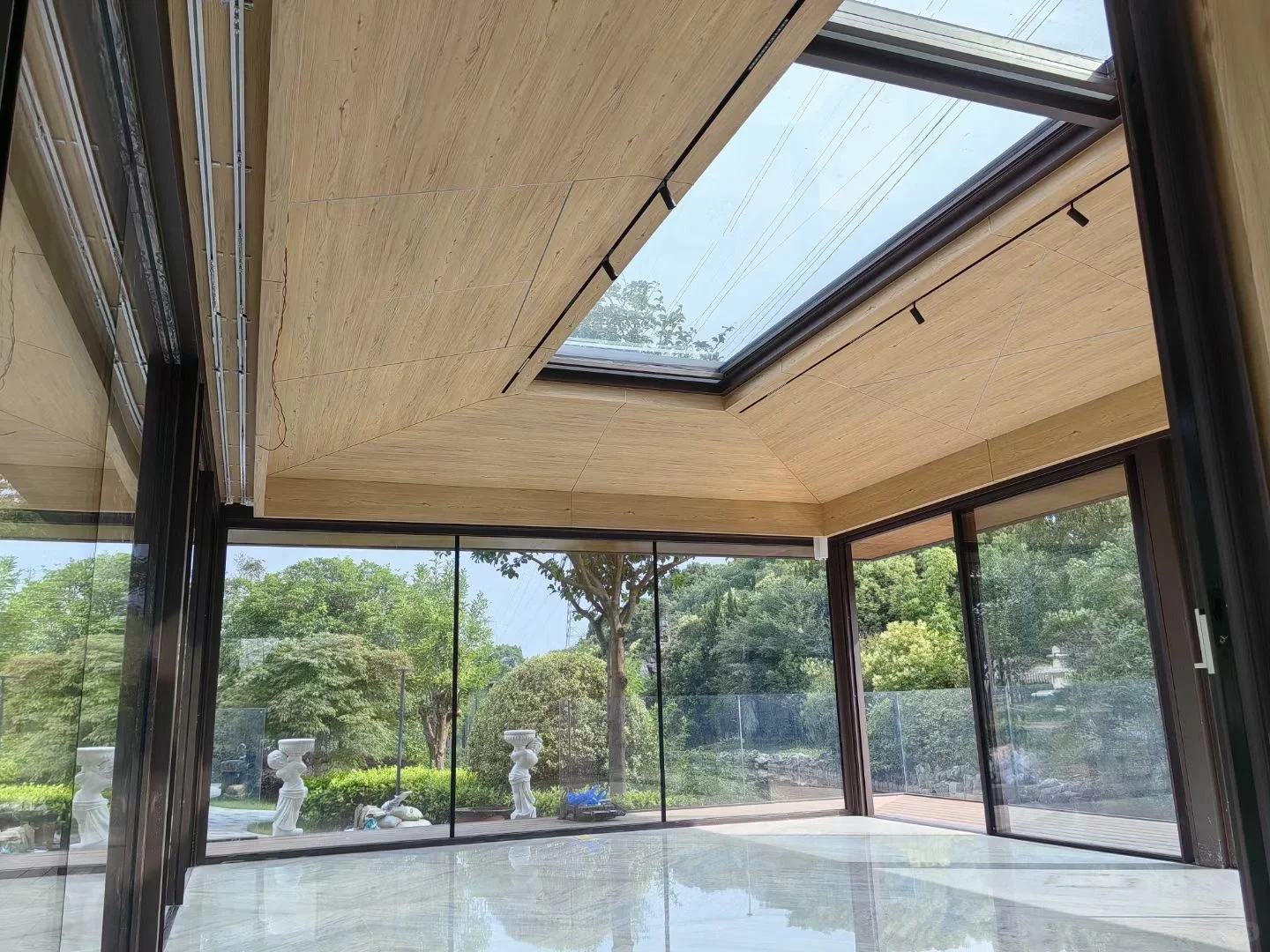 玻璃阳光房 含装修140W贵么?