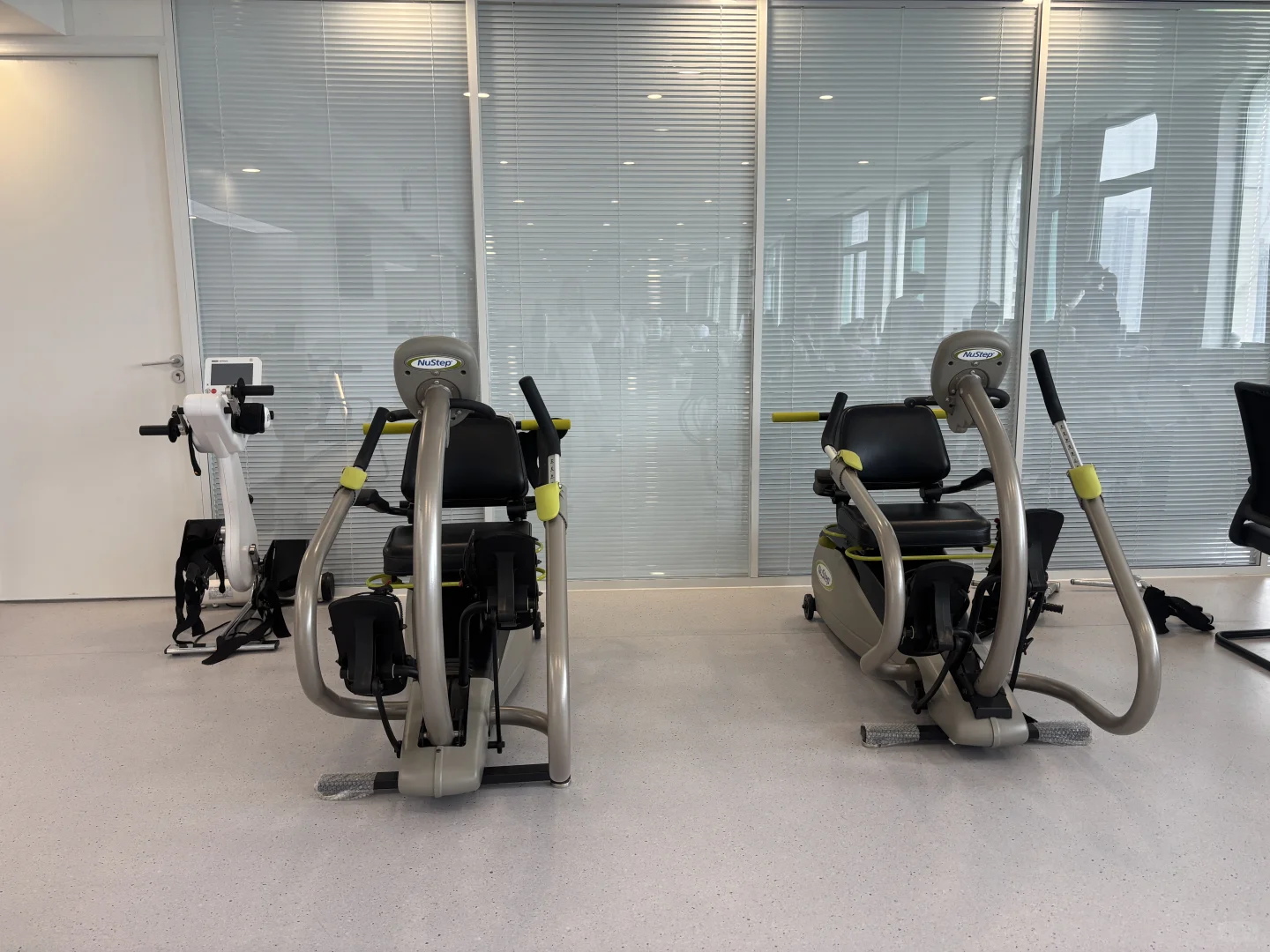 下肢康复治疗区的宝贝先亮相！