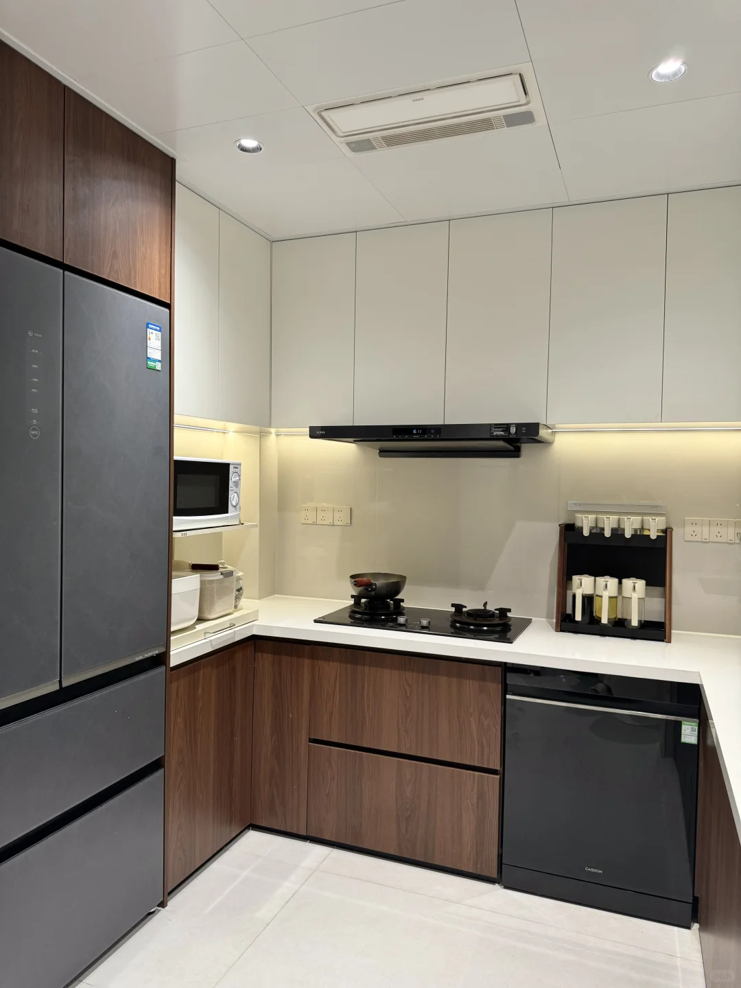 替大家试过了！中古极简厨房真的很耐看⚪️?