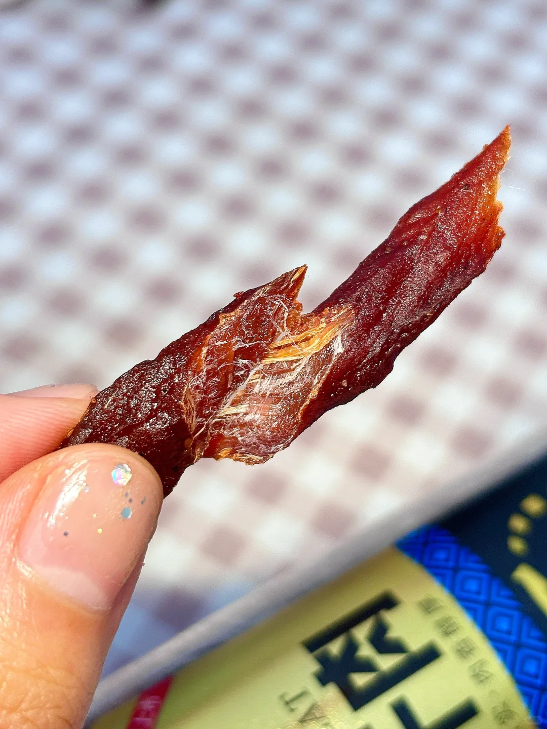 来一根？ 这个猪肉干也太香了吧?！