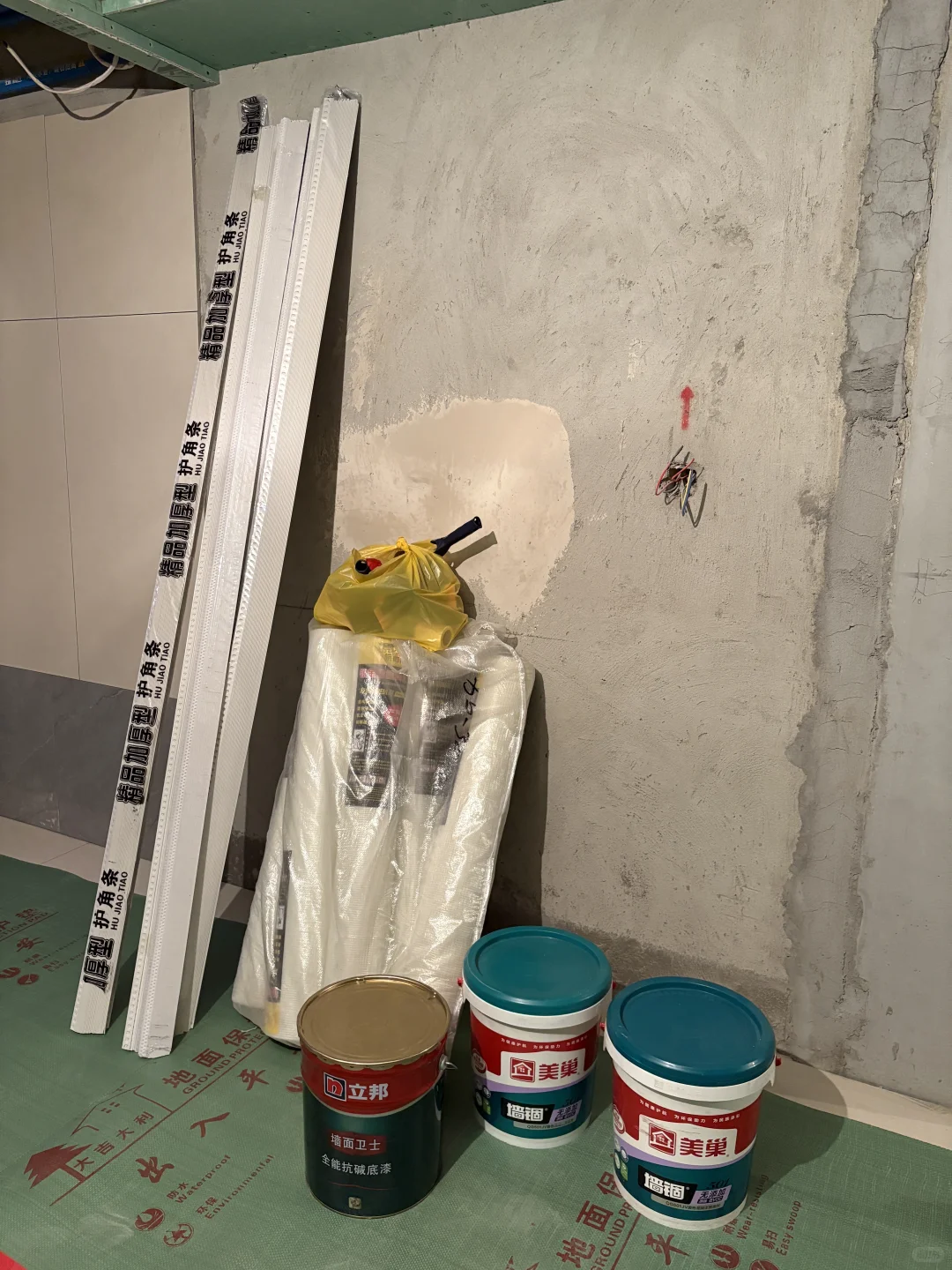 油漆工进场，看了美巢直摇头