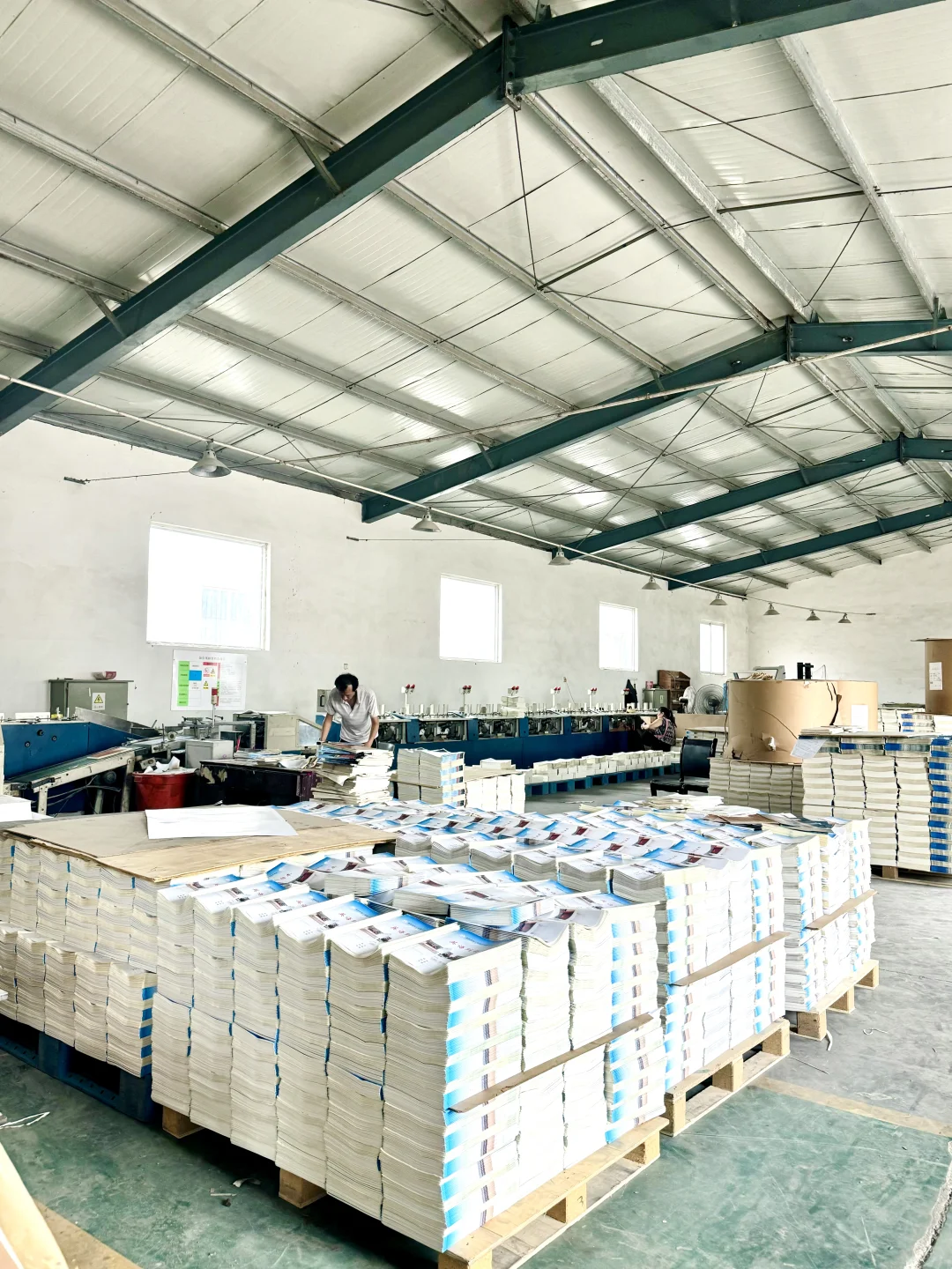 我们的印刷厂装订车间? 正规靠谱看得见