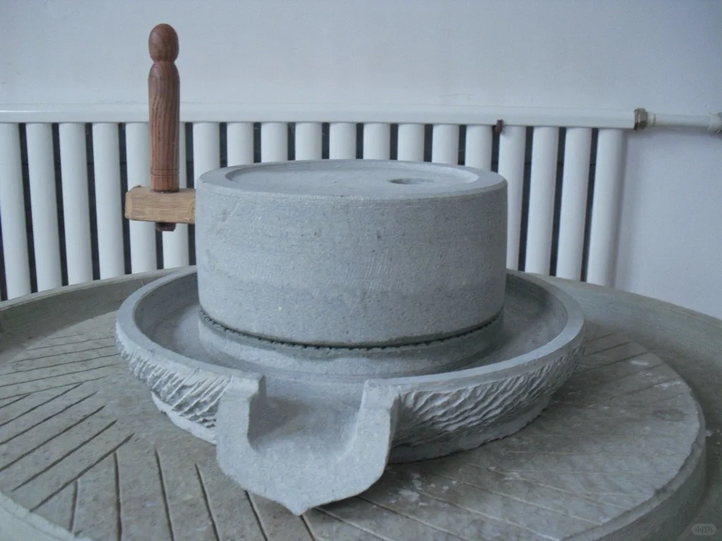 跟着小说认识农具-石磨