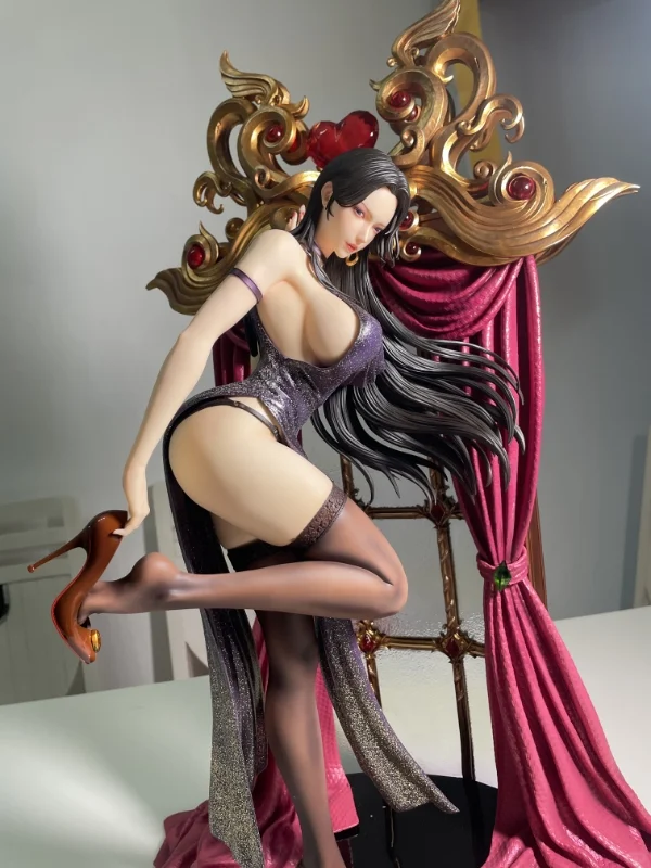 新鲜到手的隐藏海贼王女帝雕像