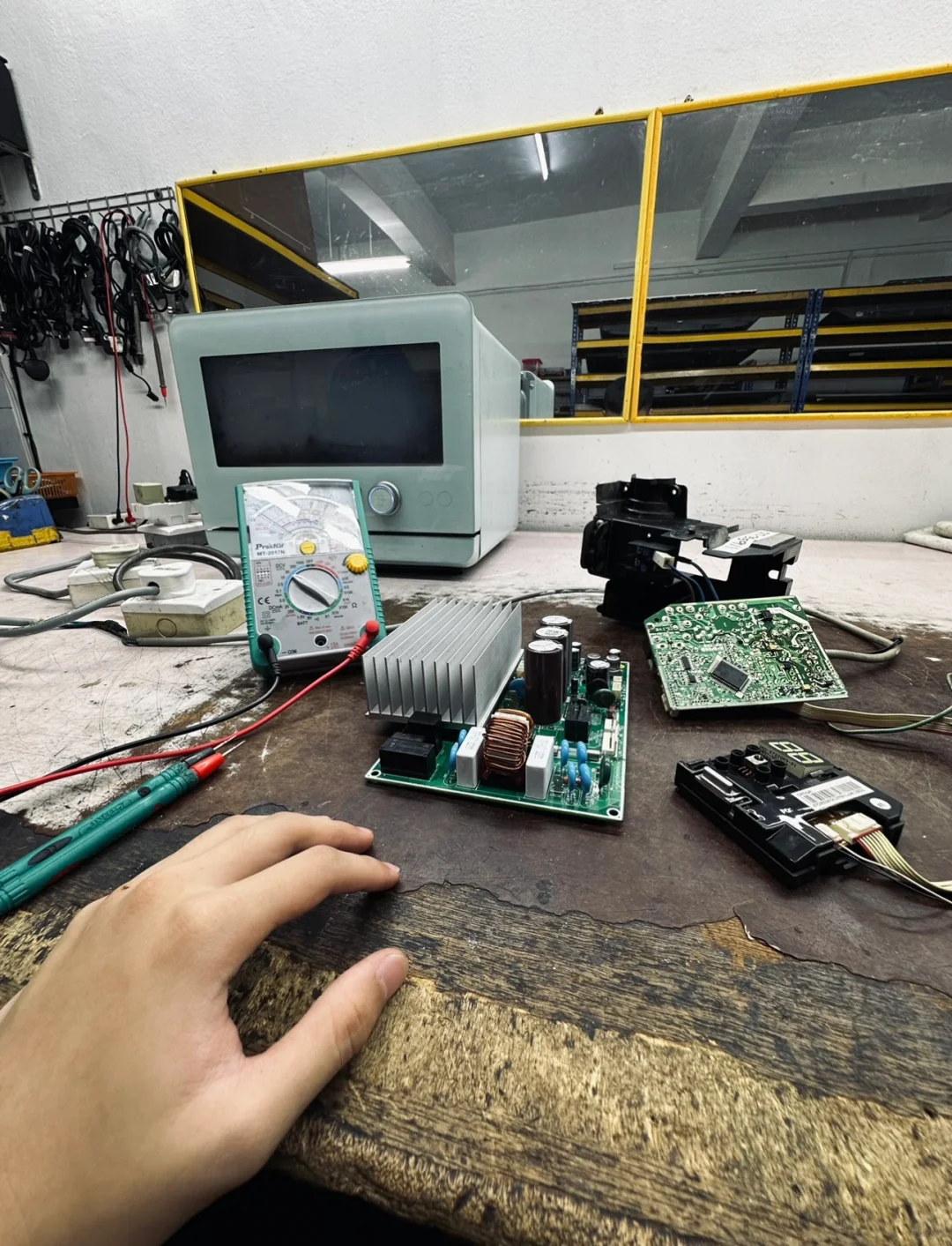 维修各种家庭电器和电板