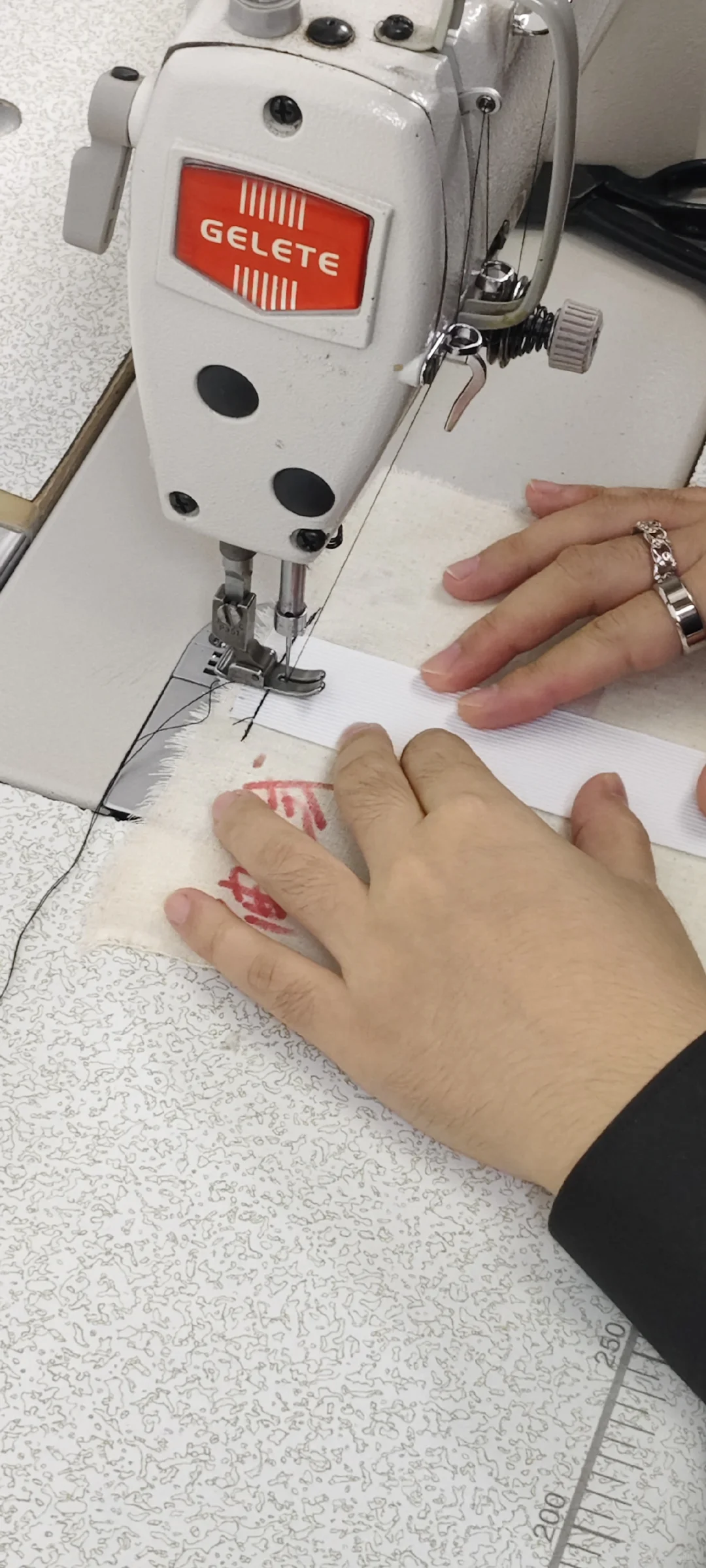 缝纫教程｜伸拉式褶皱技法，让布料秒变立体