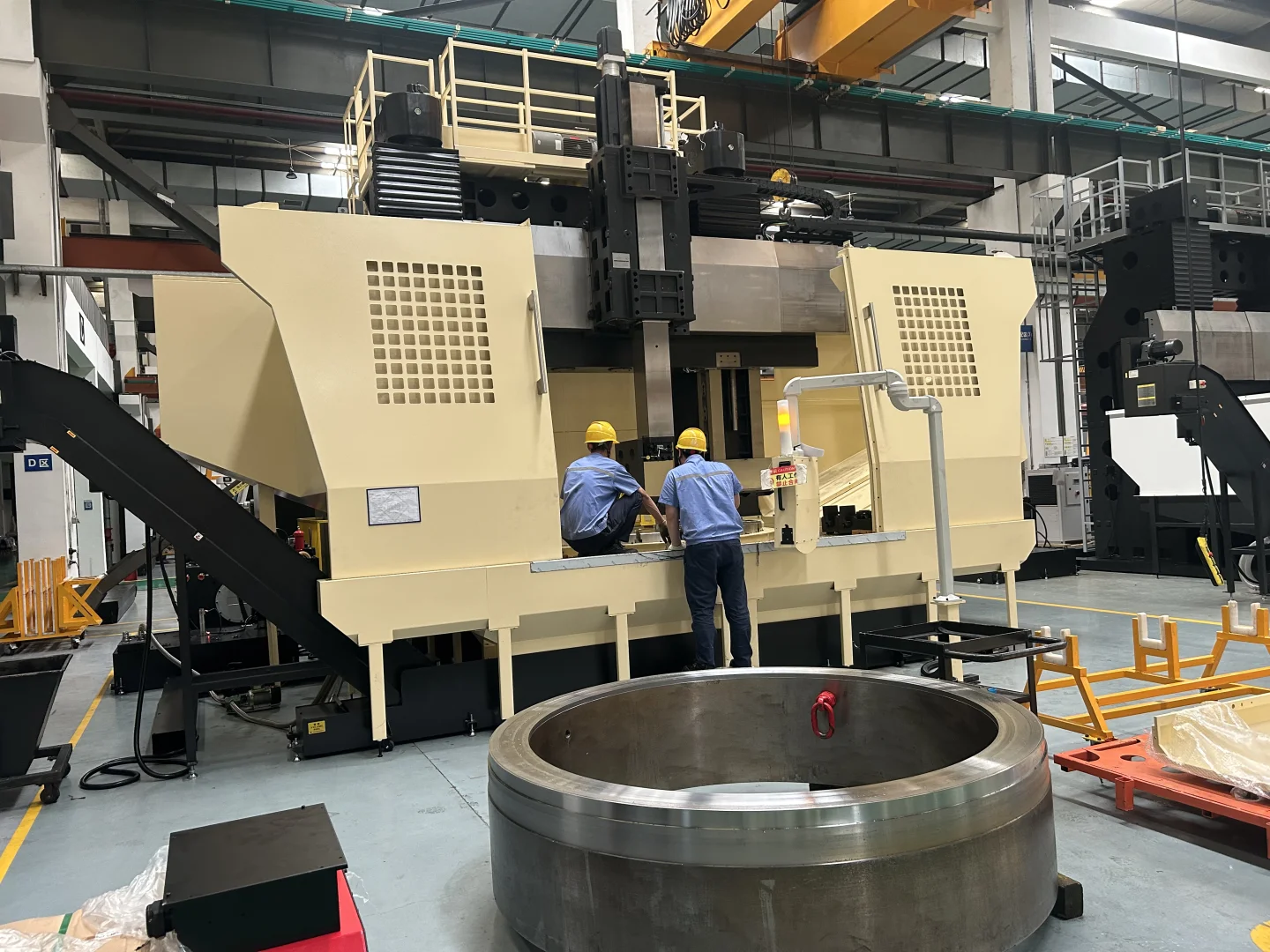 00后机床女销售的一天：今天学习纽威的车床