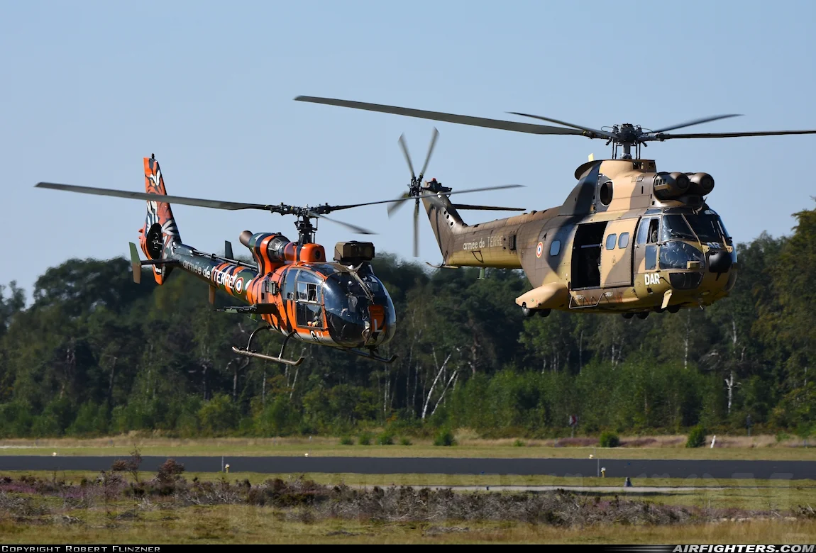 美洲豹SA-330多用途直升机