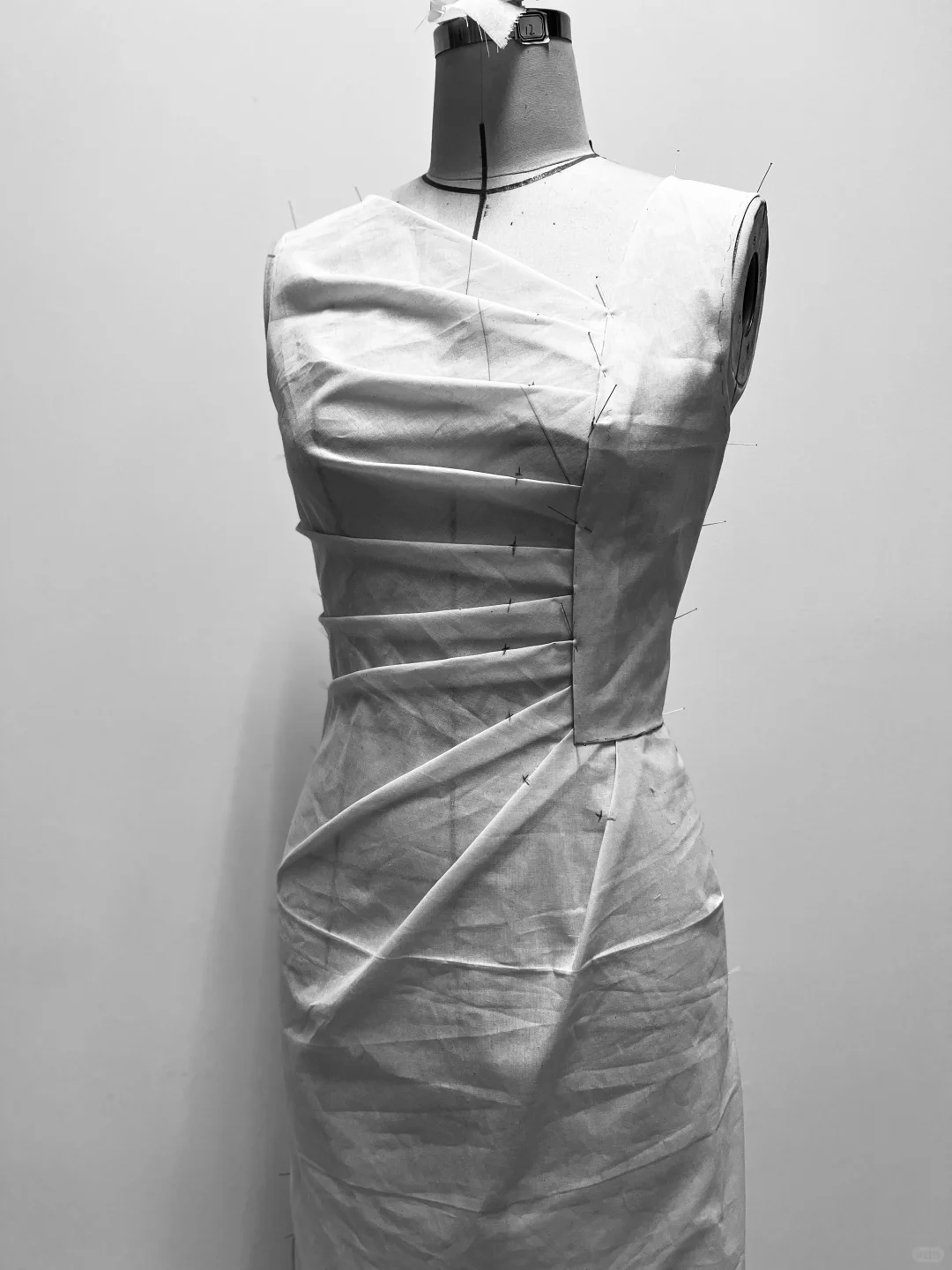 立裁-放射褶皱造型连衣裙