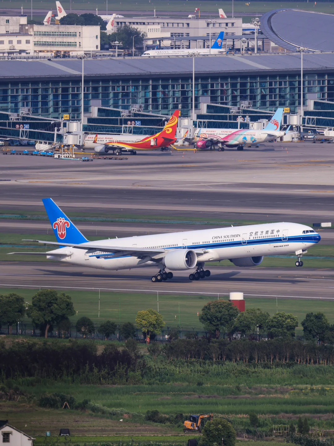 两架南航波音宽体HGH的24跑道起飞
