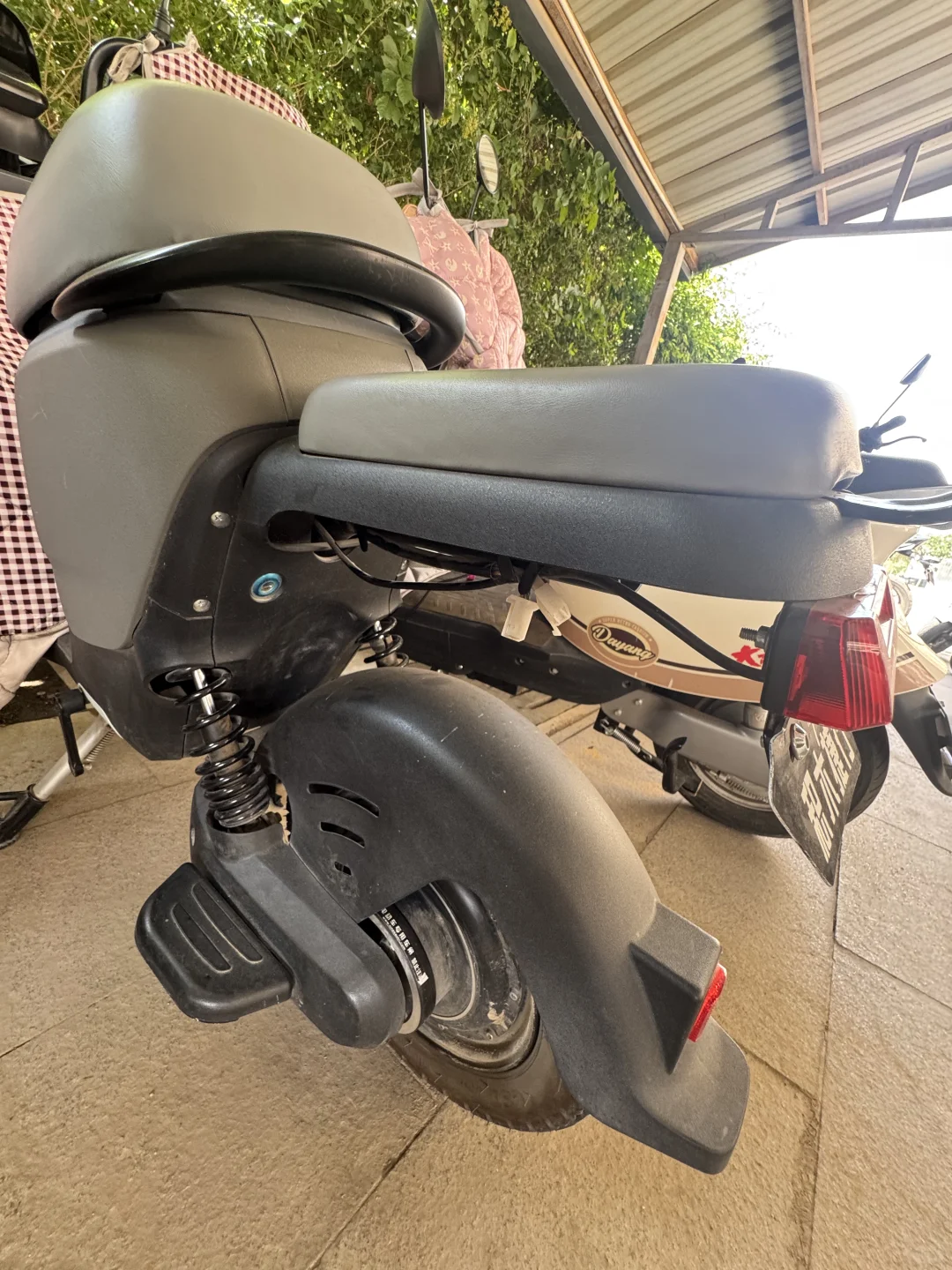 ?电动车警报器在哪里呀？