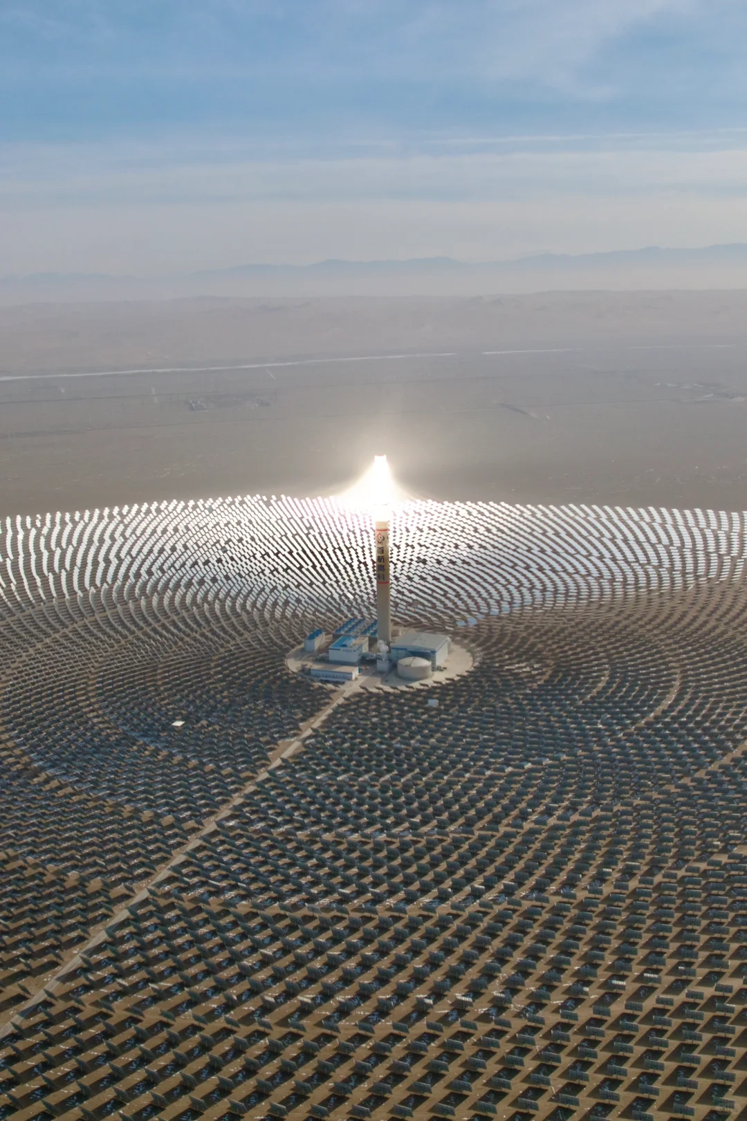 中国西北超级工程敦煌熔岩塔式发电站光伏