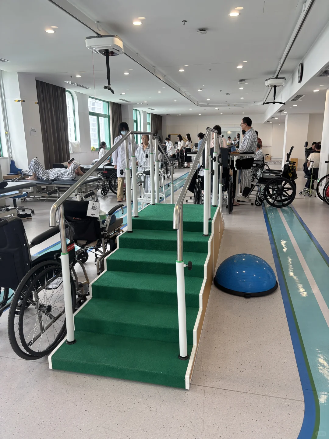 下肢康复治疗区的宝贝先亮相！