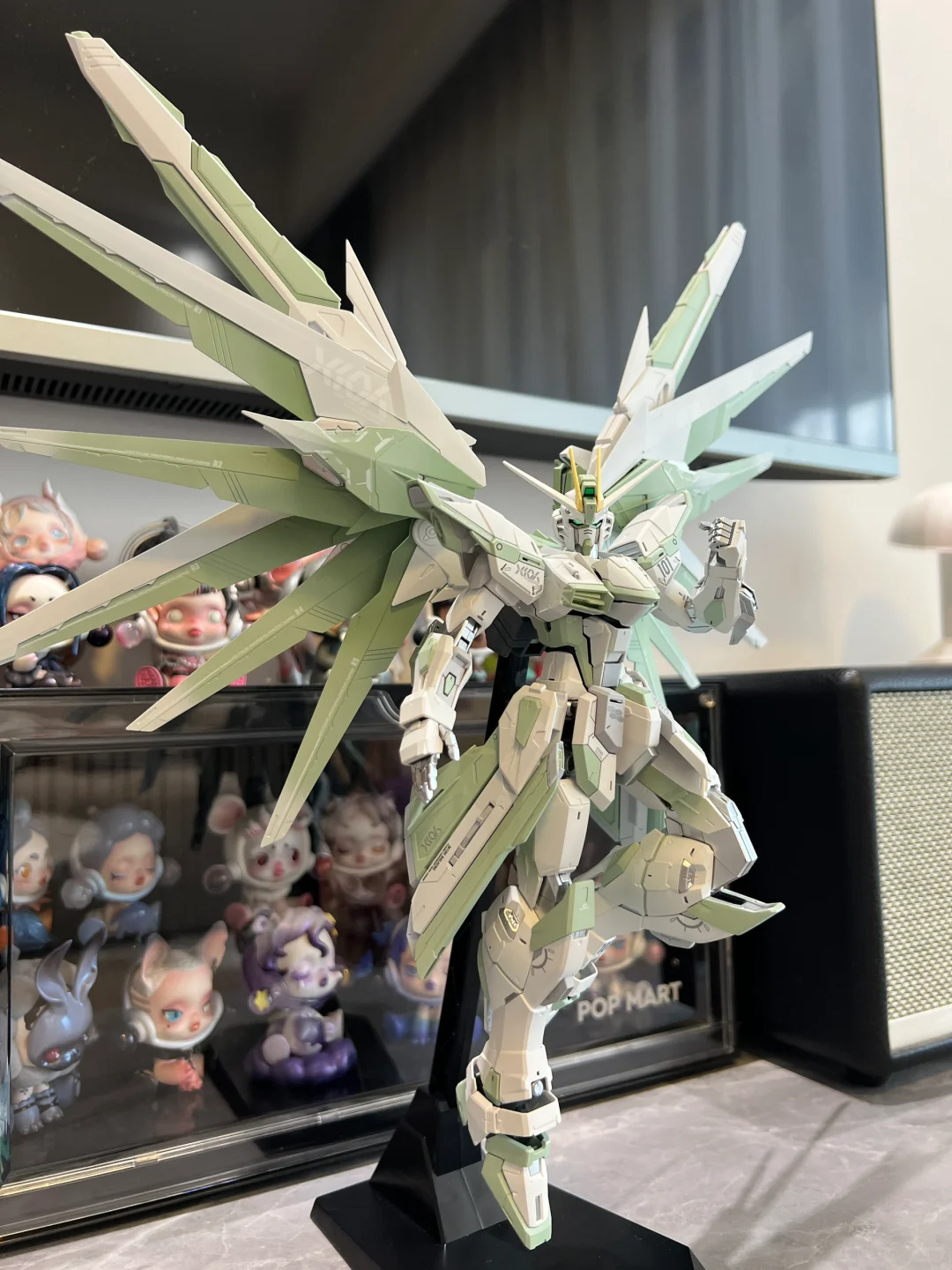 看到这个高达礼物真的会心动！好喜欢！治愈☘️