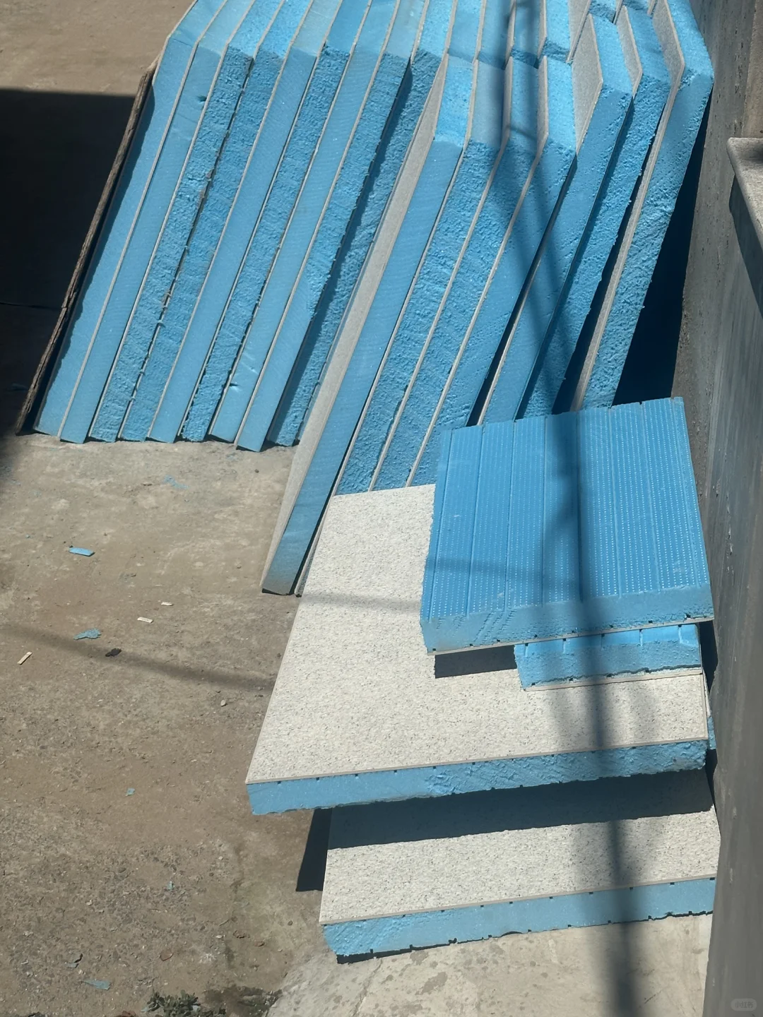 邻居家开始做外墙了