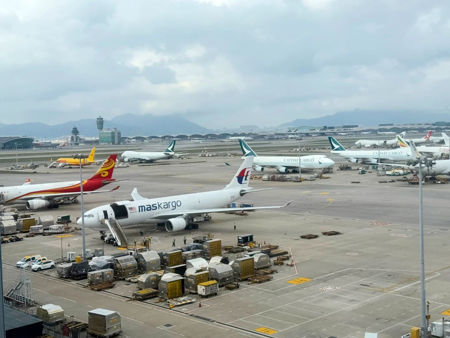 交换一张你在航站楼里拍的飞机✈