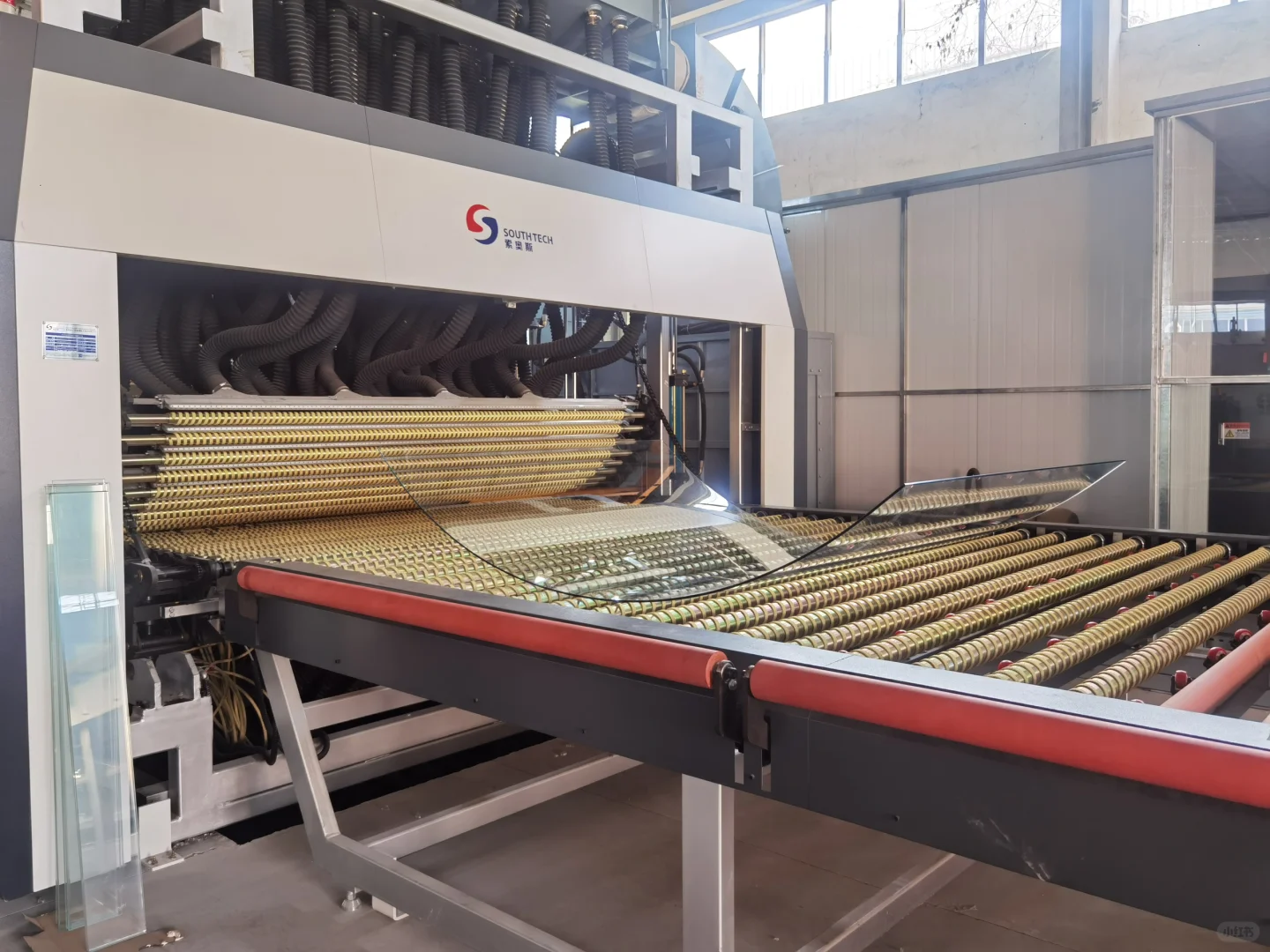 真正的弯钢化玻璃源头厂家