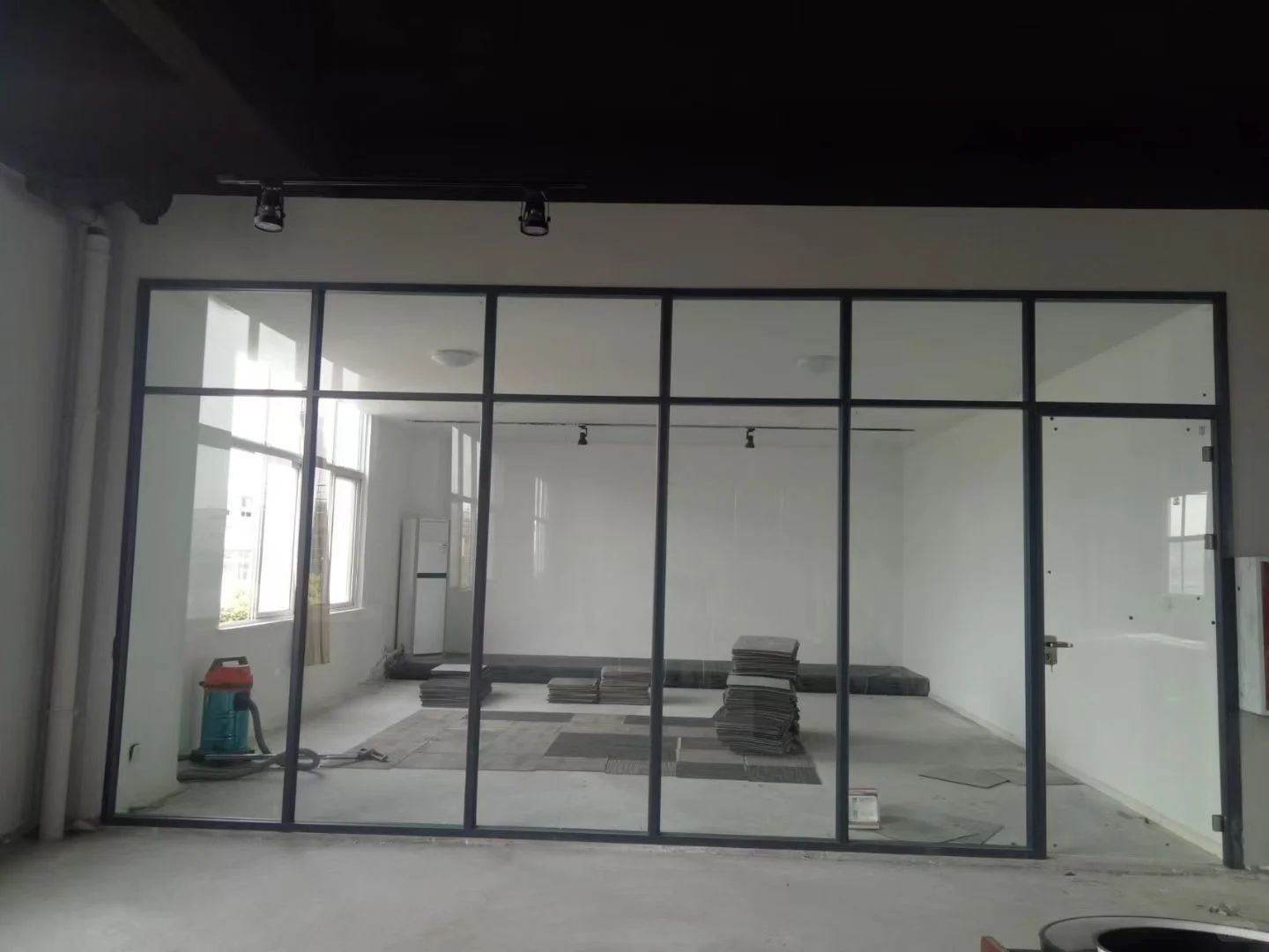 四川成都厂家直销办公室玻璃隔断墙