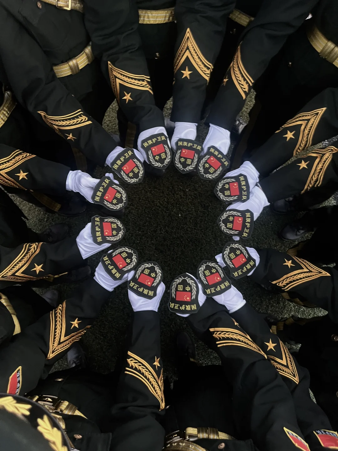 以青春之名 护国旗之威??