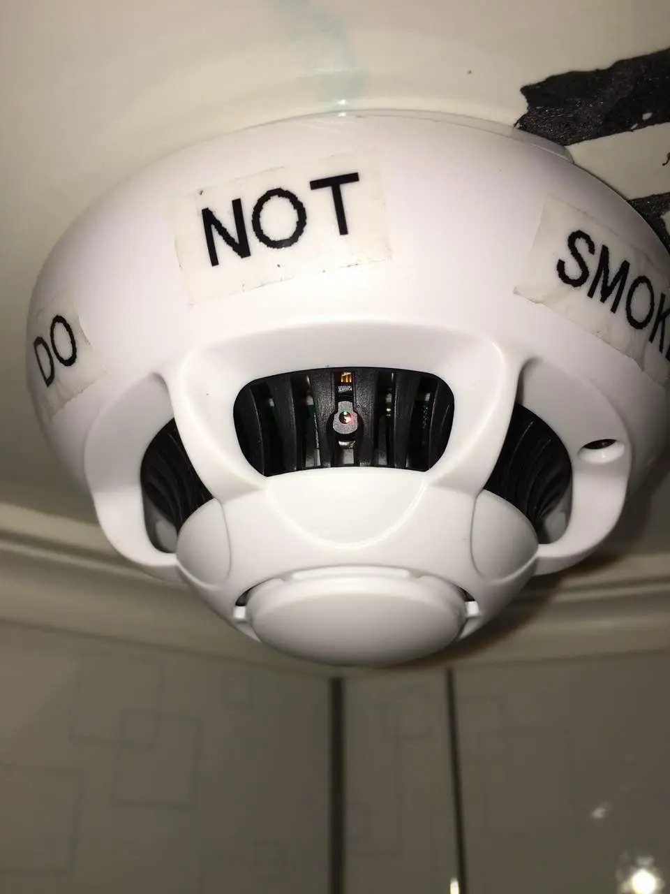 隐私泄露，隐藏摄像头下的恐惧，教你避坑